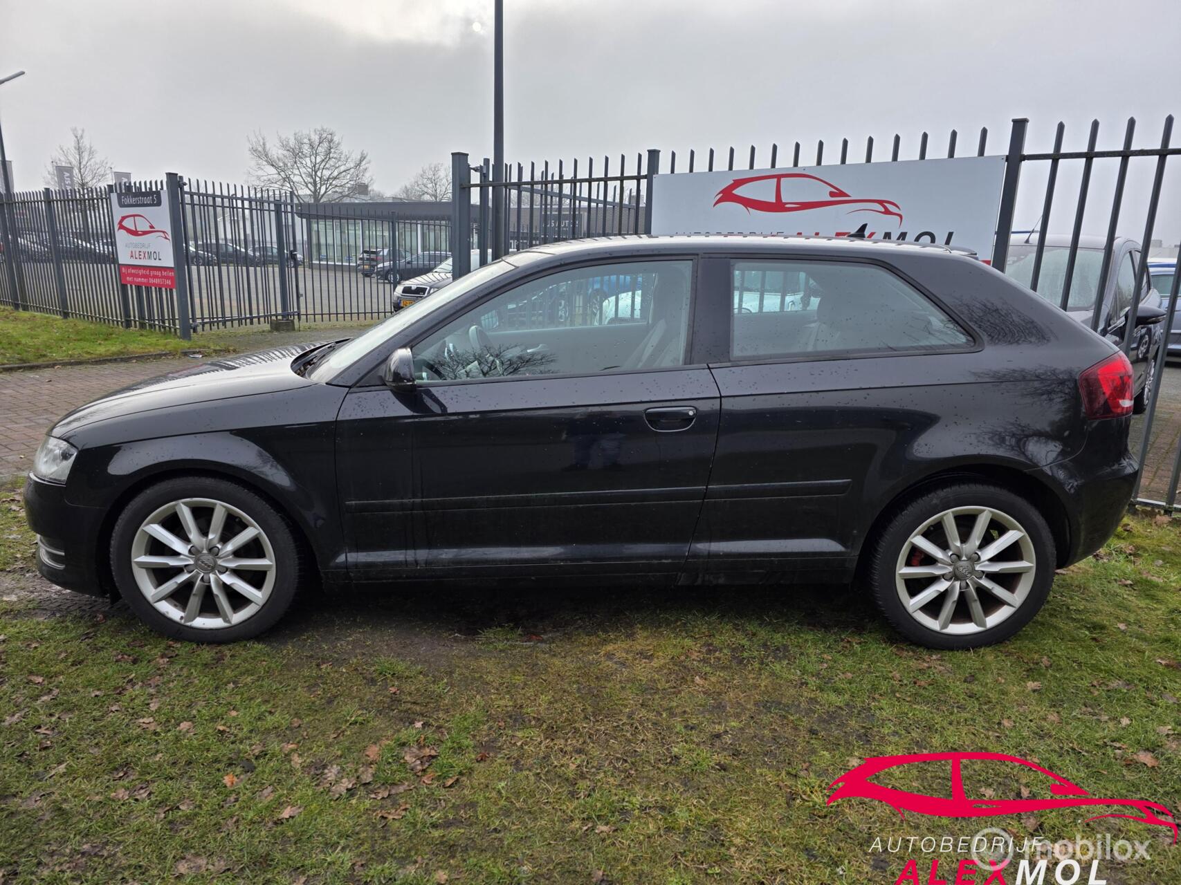 Audi A3 1.6 TDI Attraction 99 gram  nieuwe apk 2012 - voorkant
