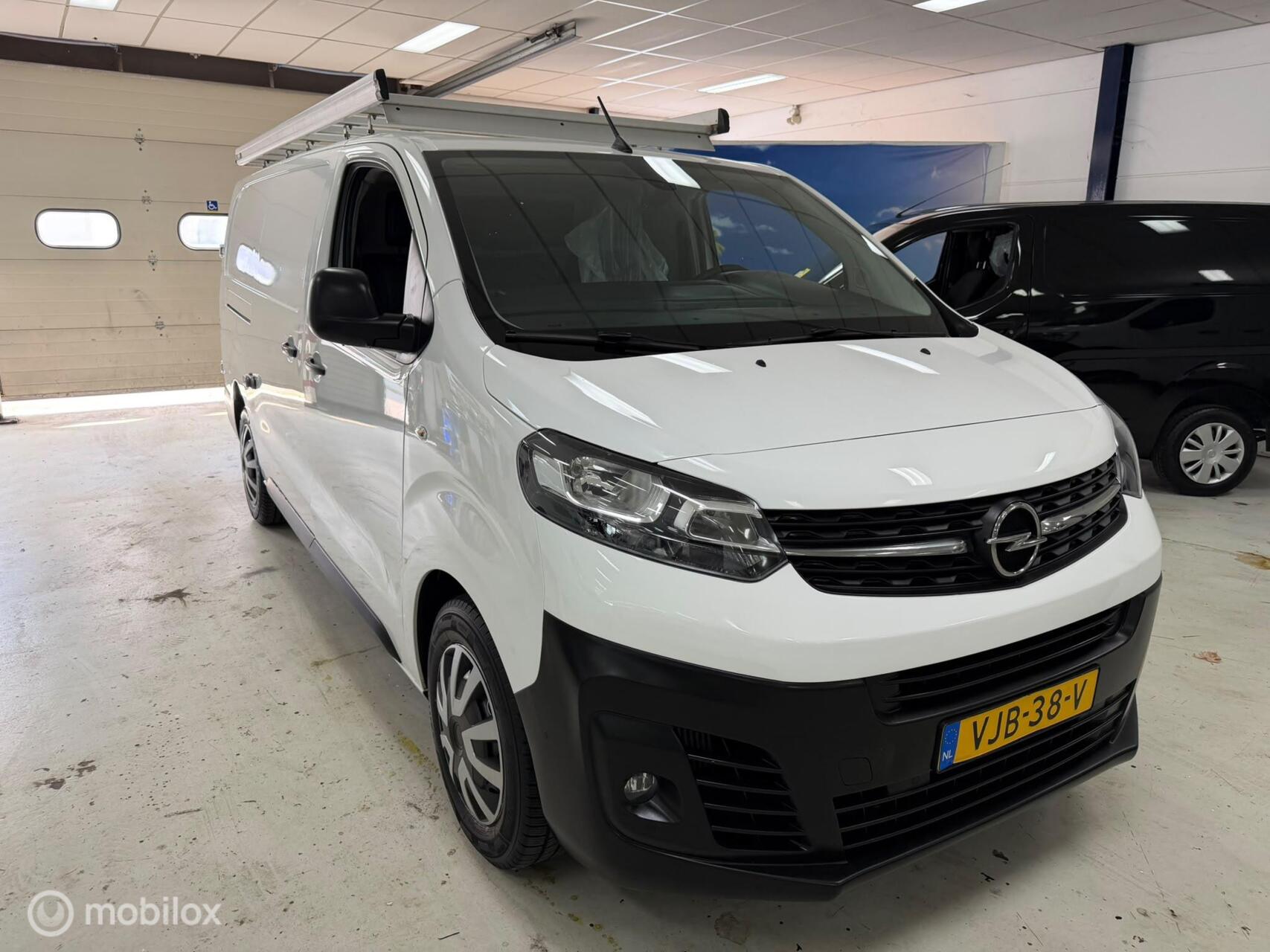 Opel Vivaro 2.0 CDTI L2 H1 met 120.000 km 2021 - voorkant
