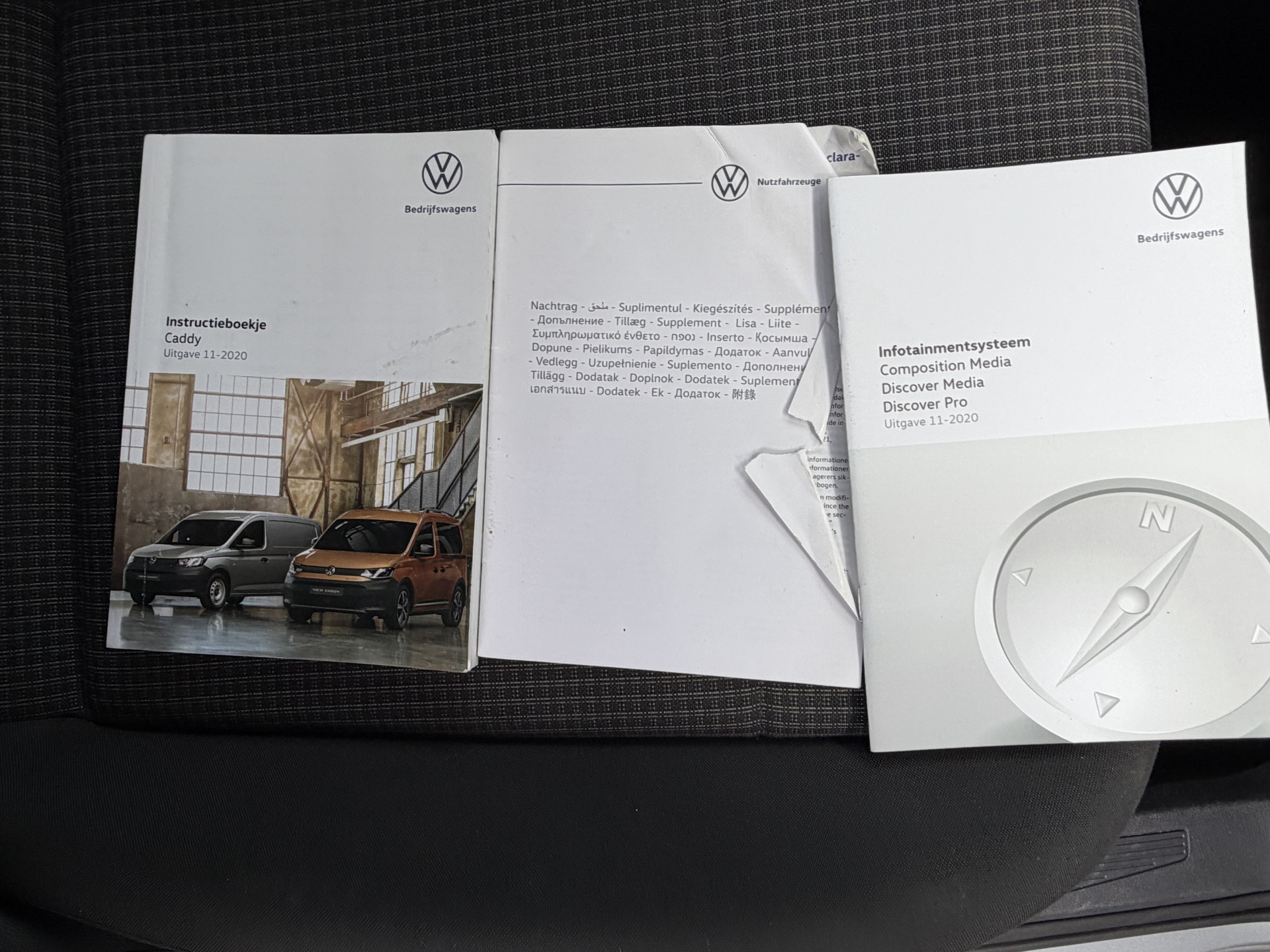 Foto van Volkswagen Caddy Modified Partition Wall
