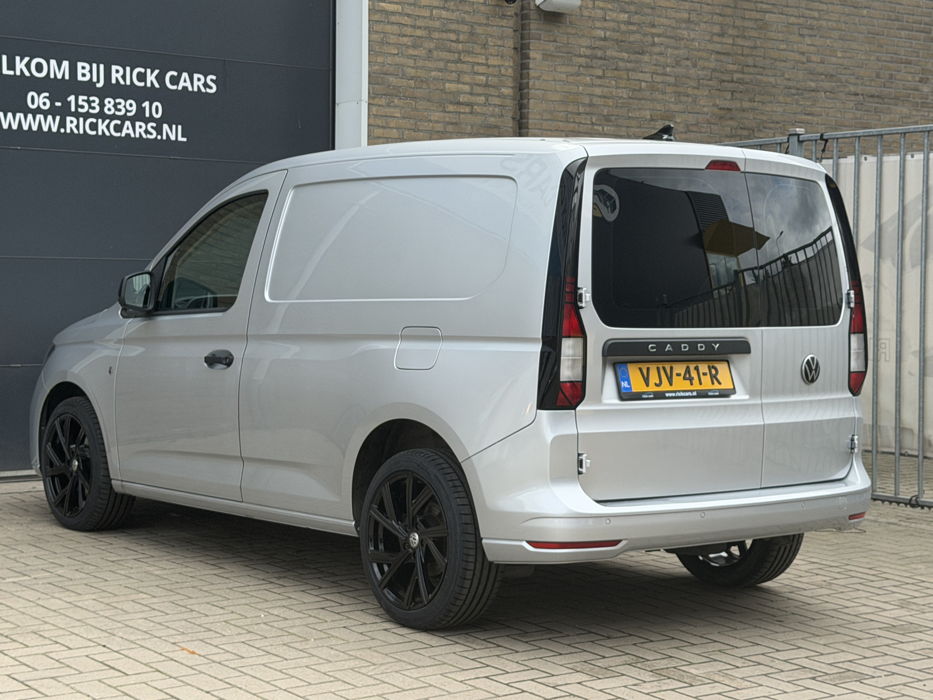 Foto van Volkswagen Caddy Modified Partition Wall