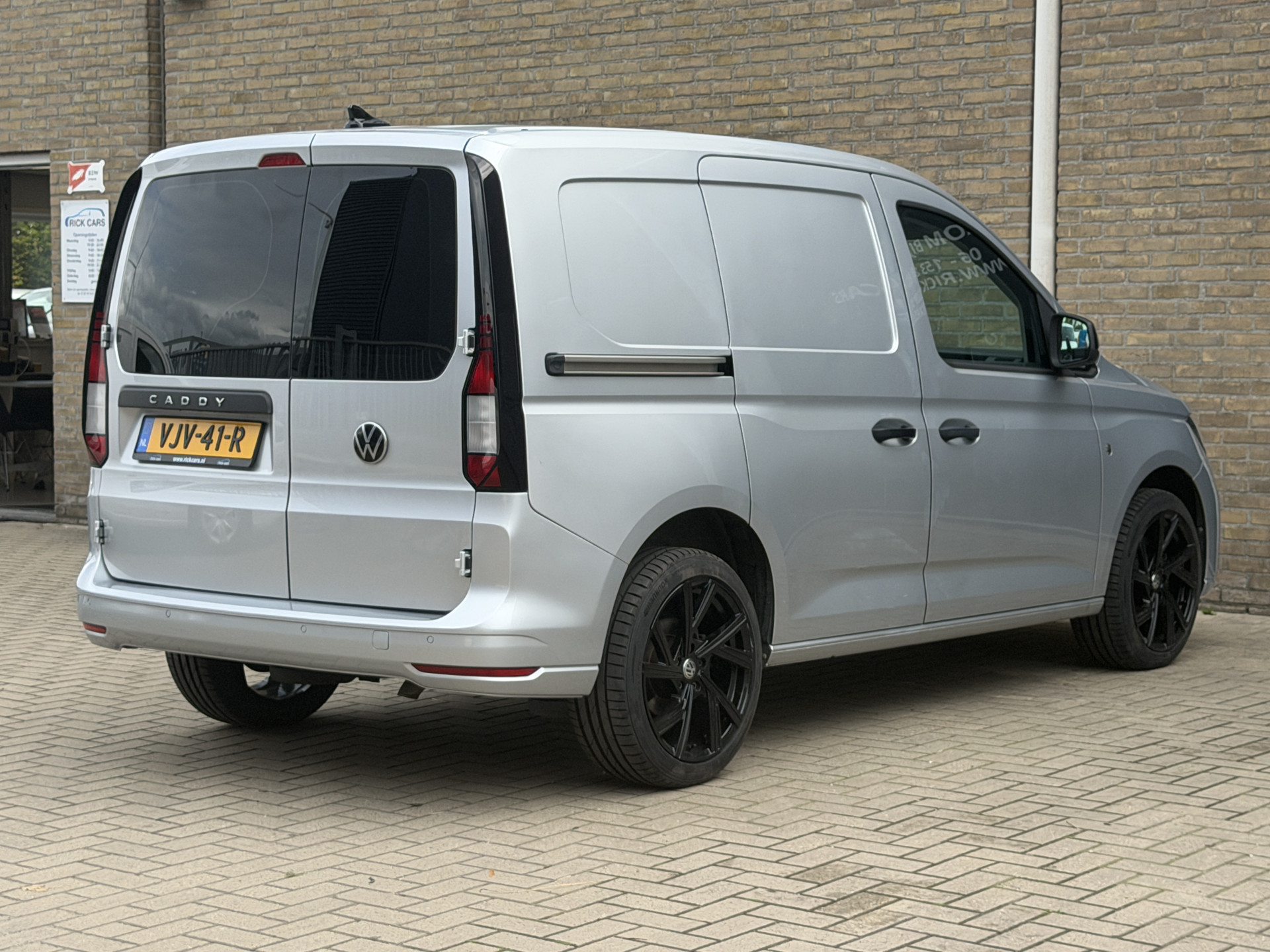 Foto van Volkswagen Caddy Modified Partition Wall