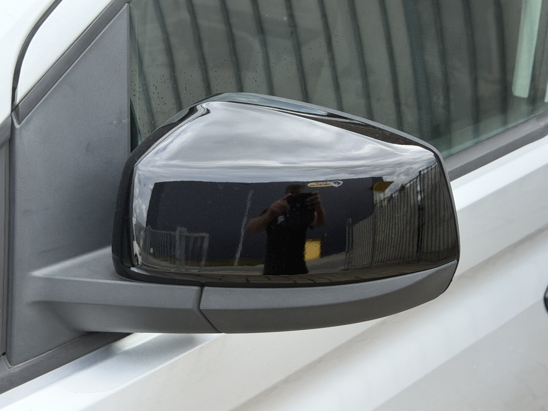 Foto van Volkswagen Caddy Modified Partition Wall