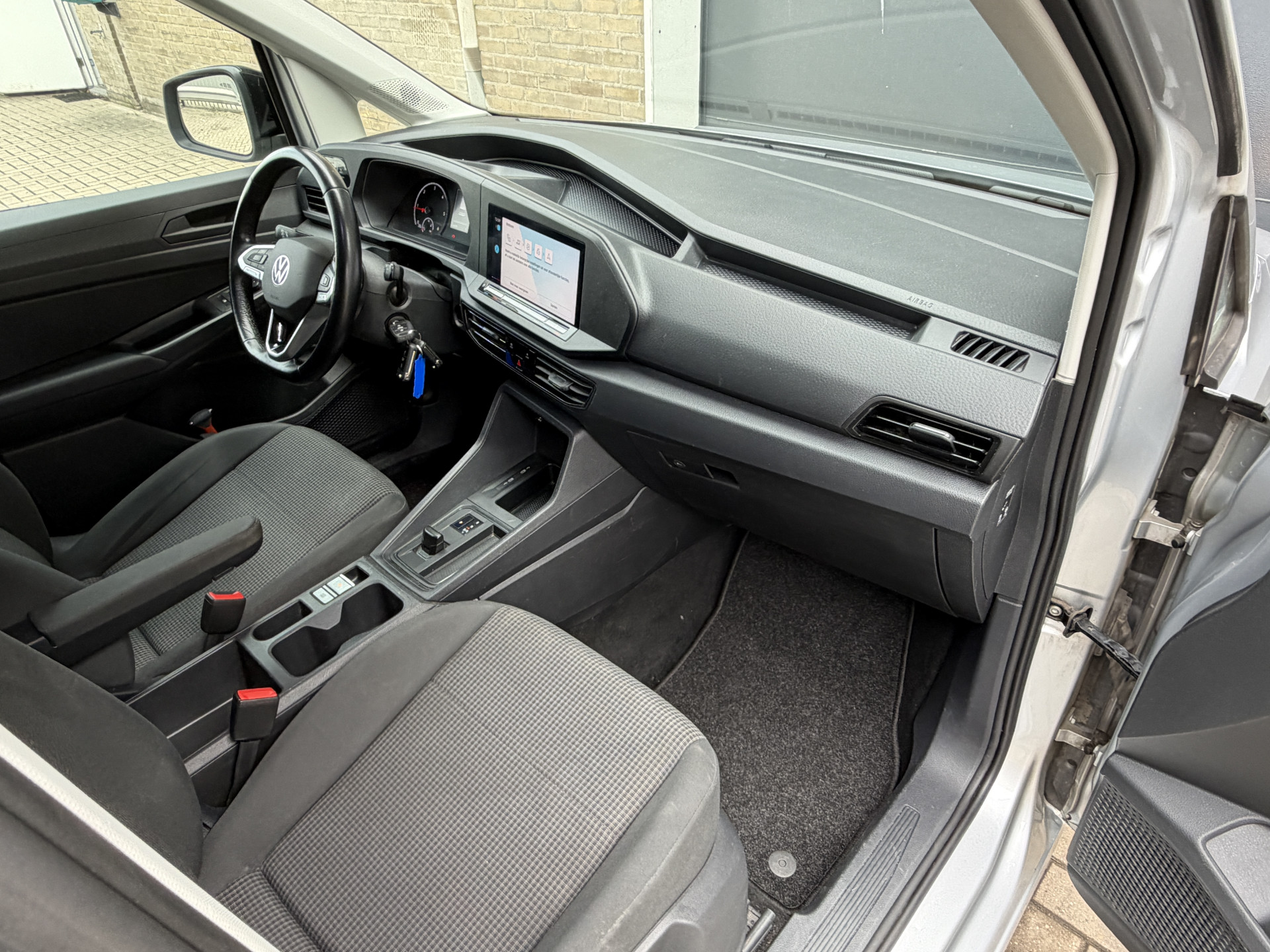 Foto van Volkswagen Caddy Modified Partition Wall