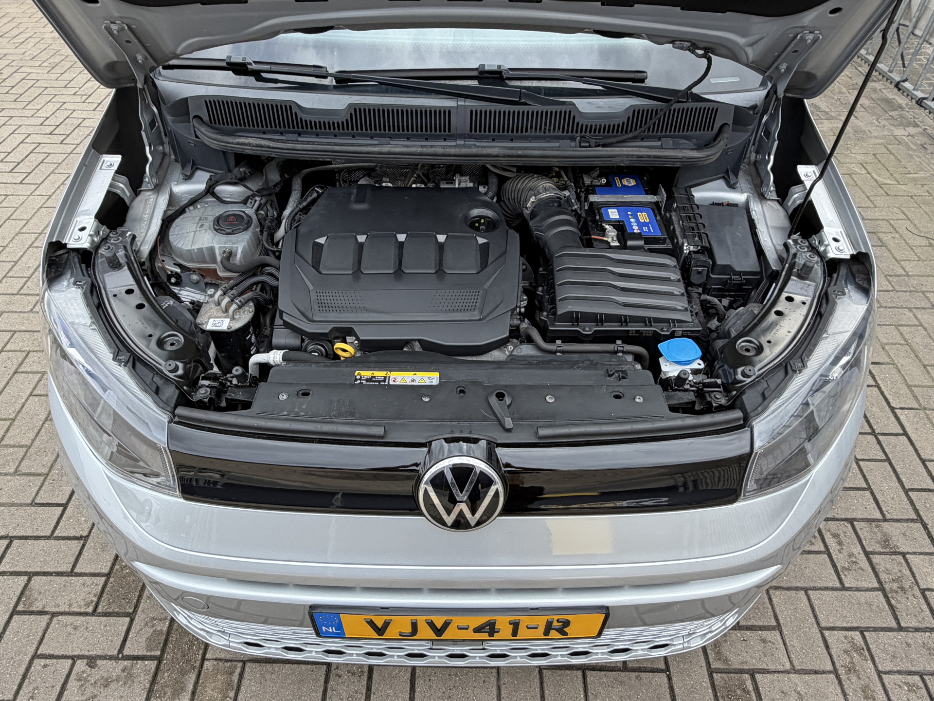 Foto van Volkswagen Caddy Modified Partition Wall