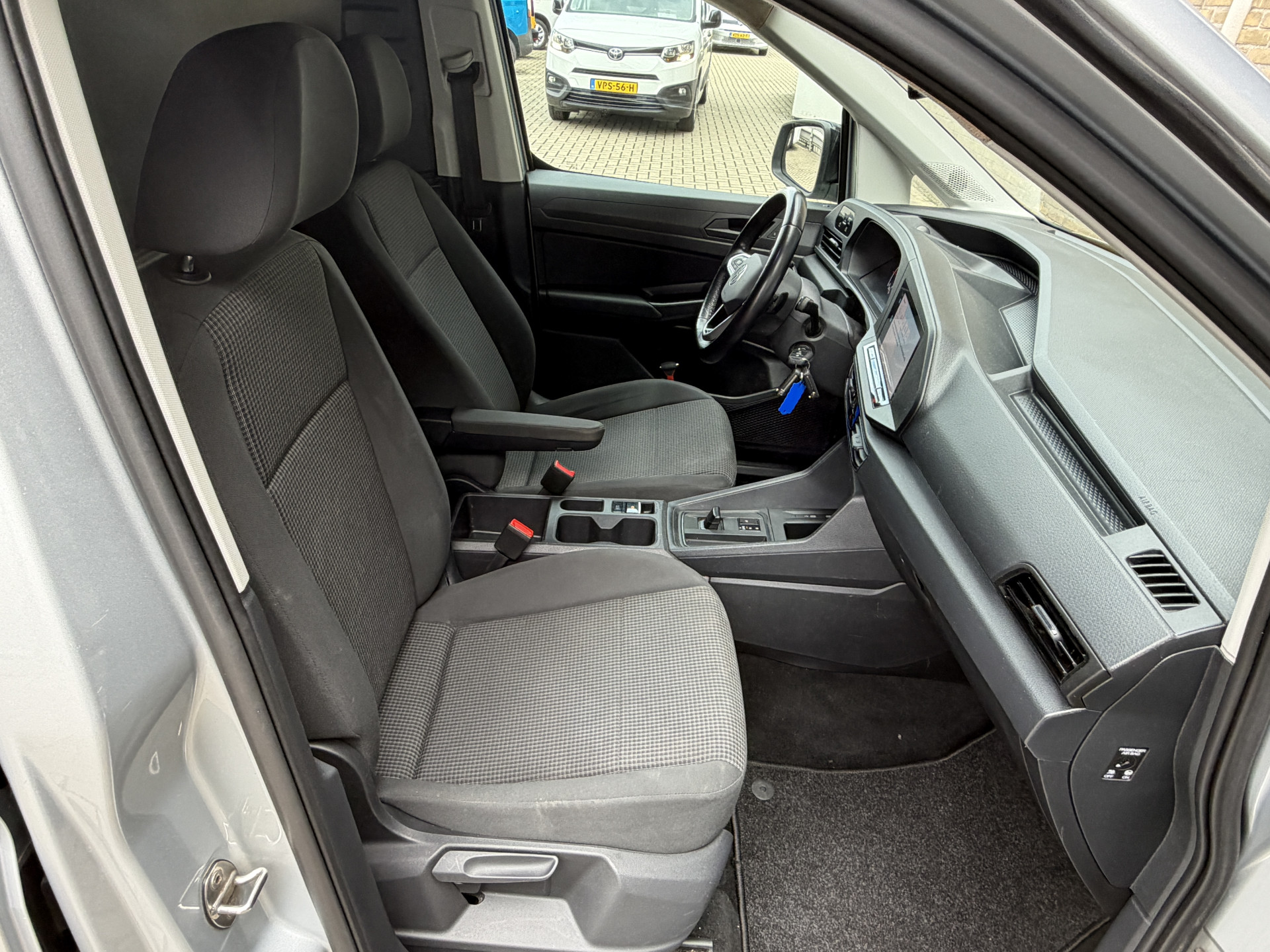 Foto van Volkswagen Caddy Modified Partition Wall