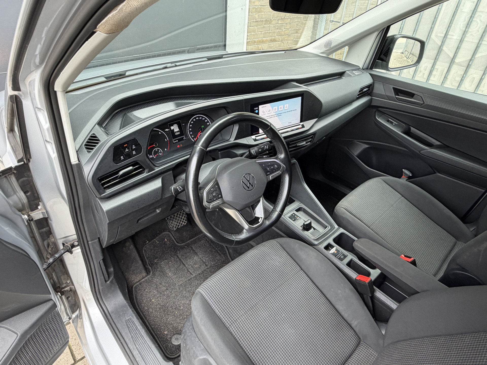 Foto van Volkswagen Caddy Modified Partition Wall