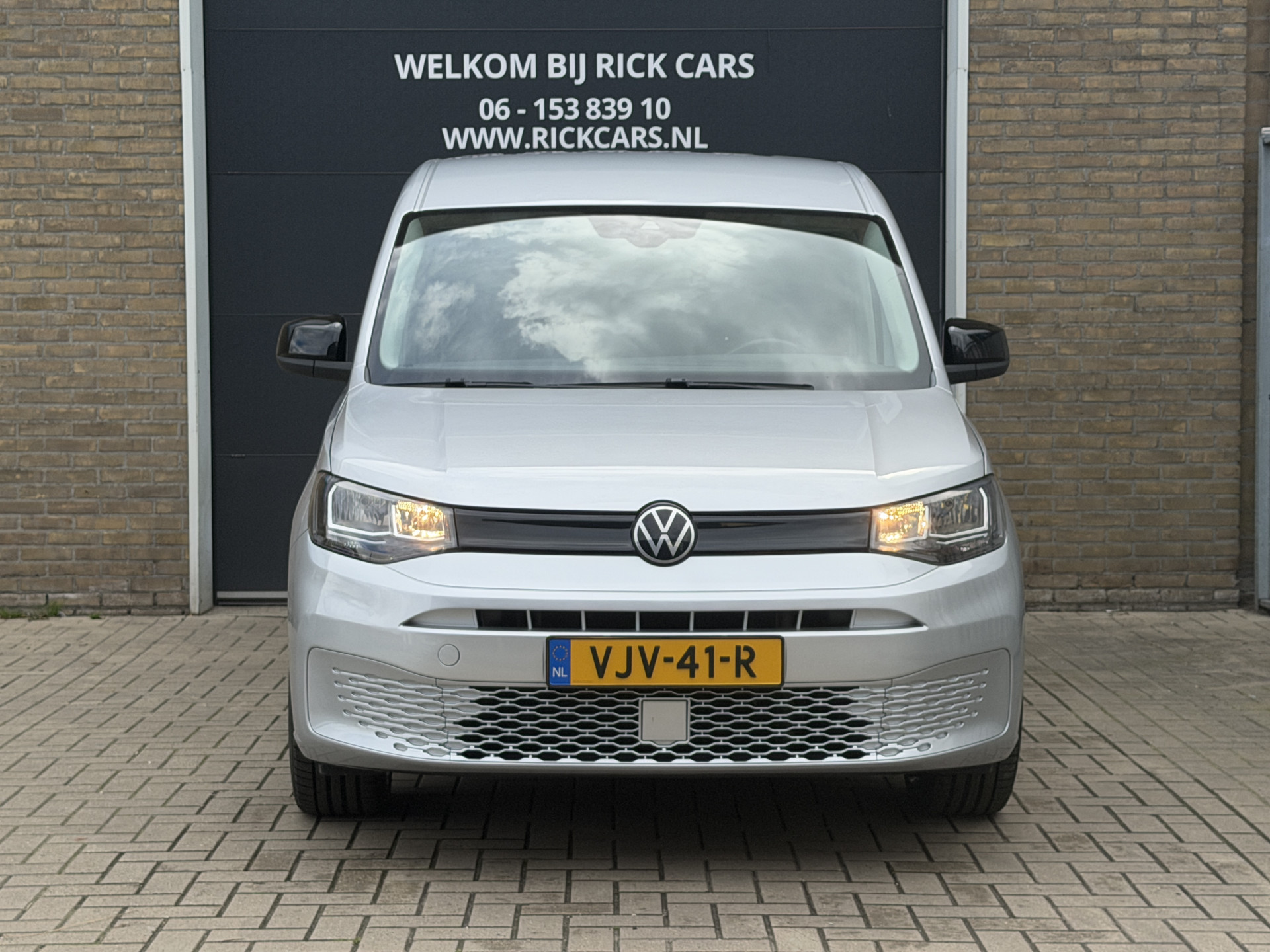 Foto van Volkswagen Caddy Modified Partition Wall
