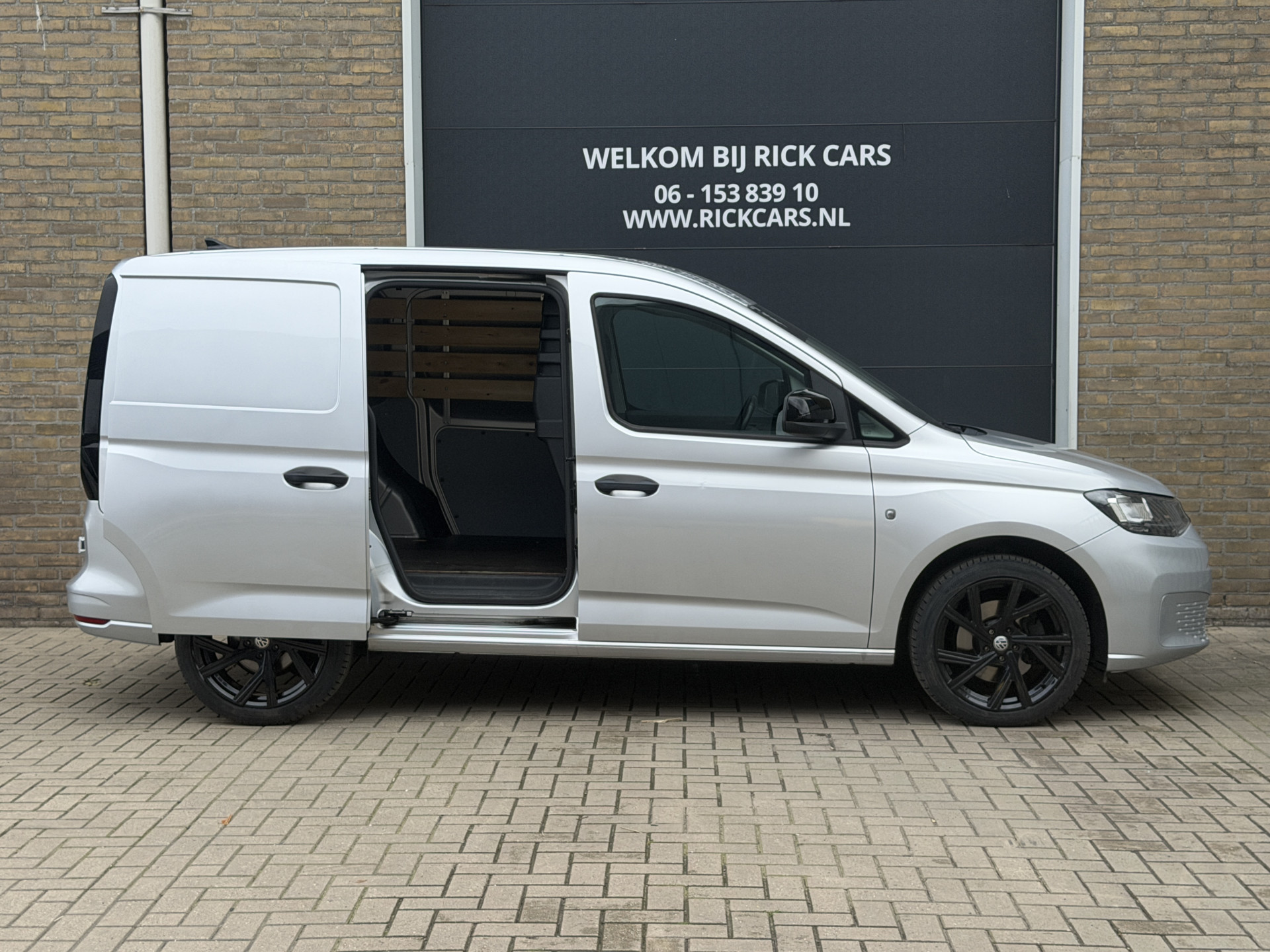 Foto van Volkswagen Caddy Modified Partition Wall