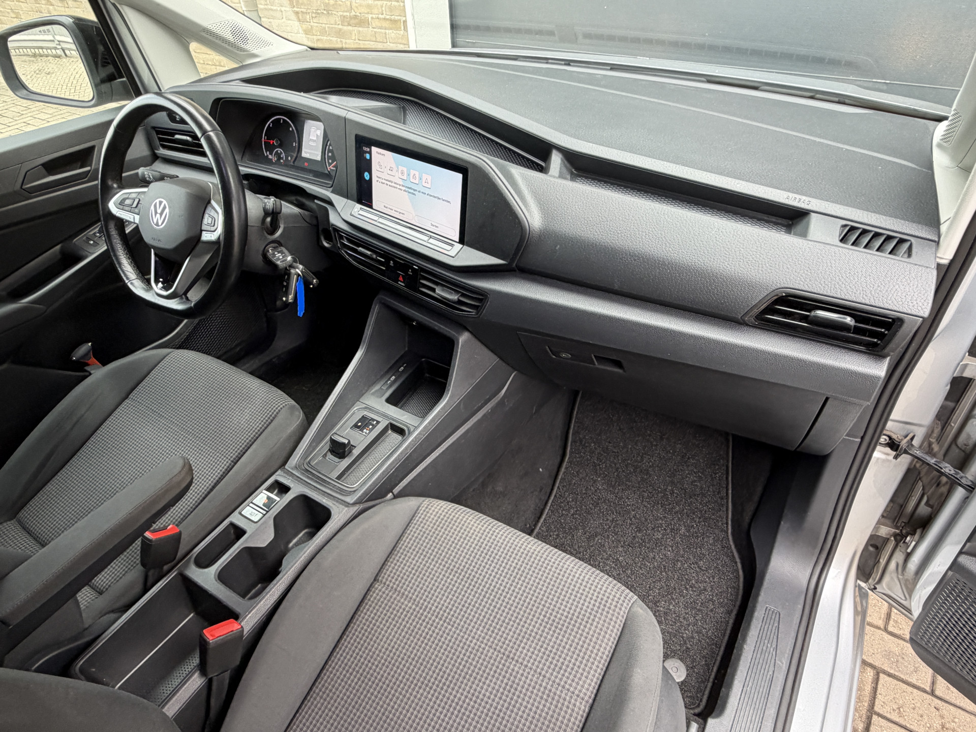 Foto van Volkswagen Caddy Modified Partition Wall
