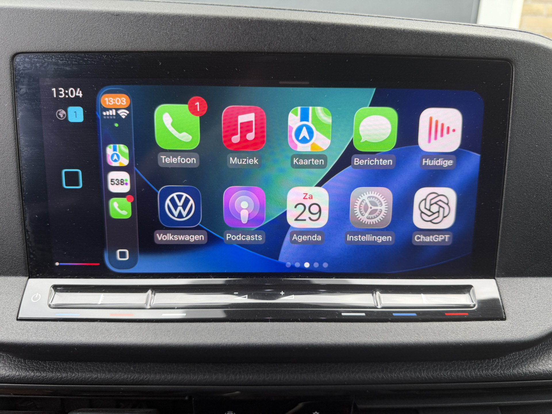 Foto van Volkswagen Caddy Modified Partition Wall