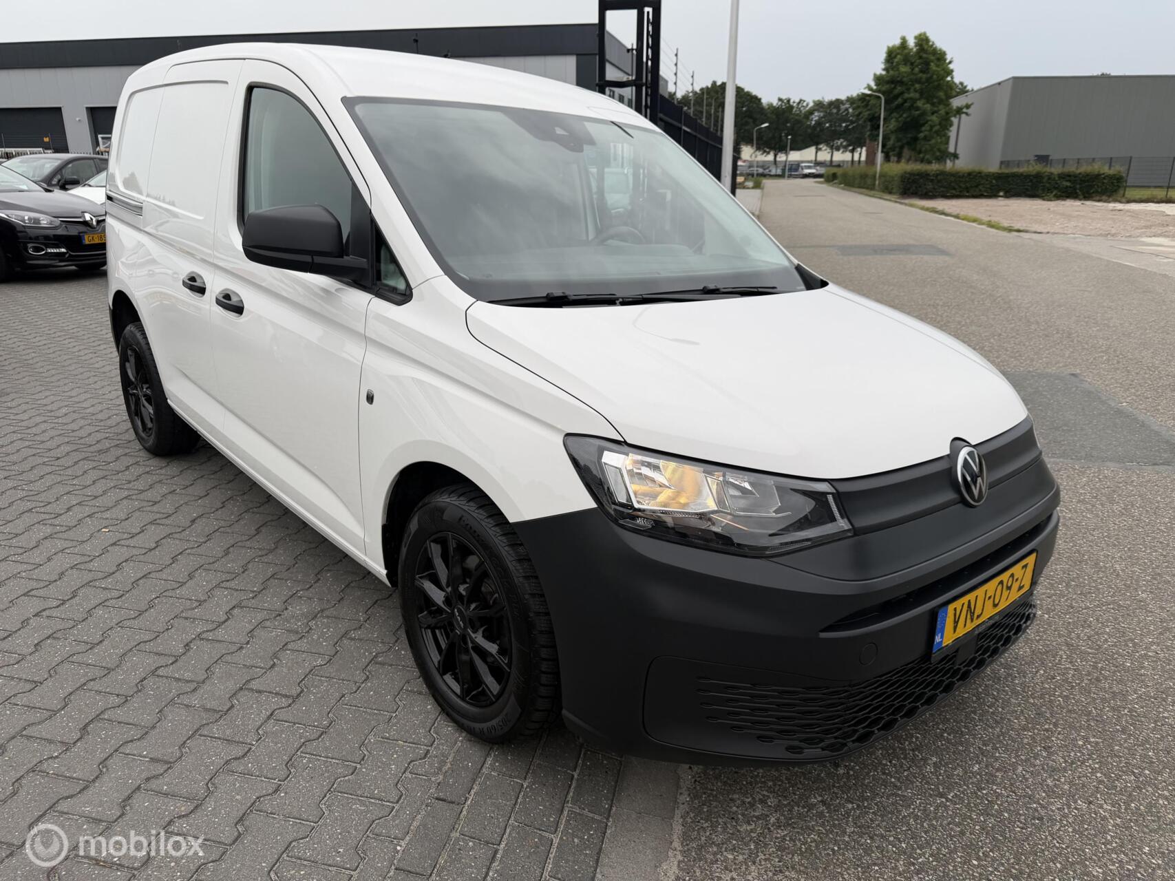 Foto van Volkswagen Caddy Modified Partition Wall