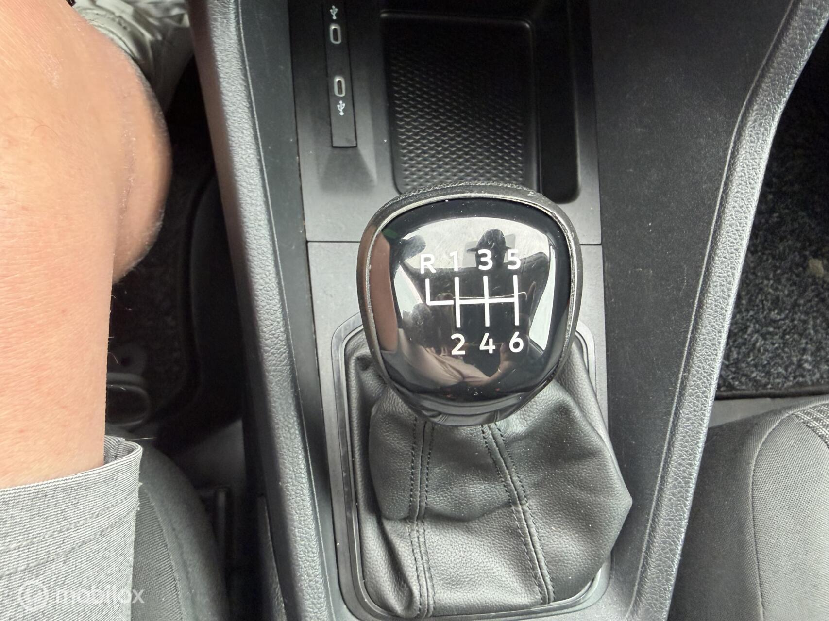 Foto van Volkswagen Caddy Modified Partition Wall
