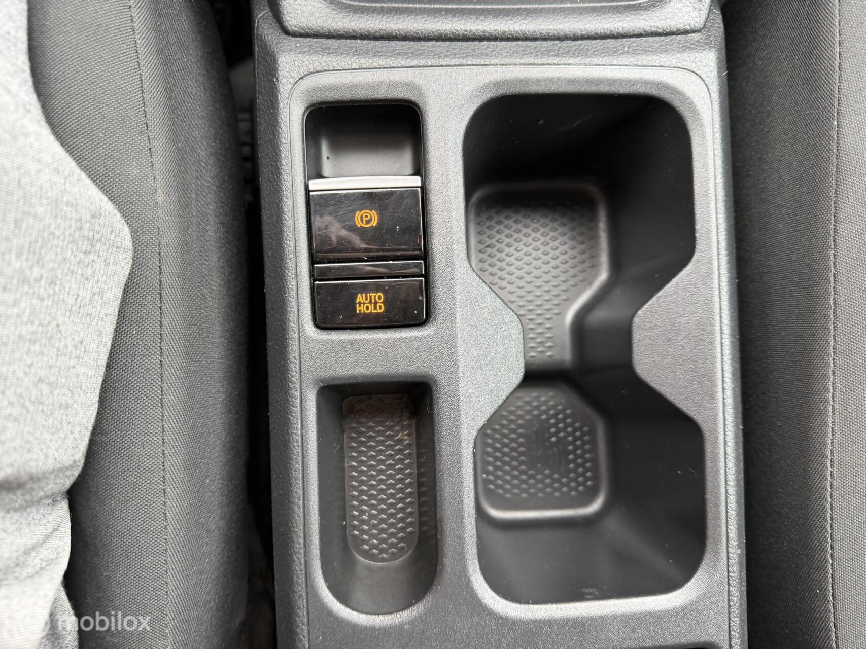 Foto van Volkswagen Caddy Modified Partition Wall