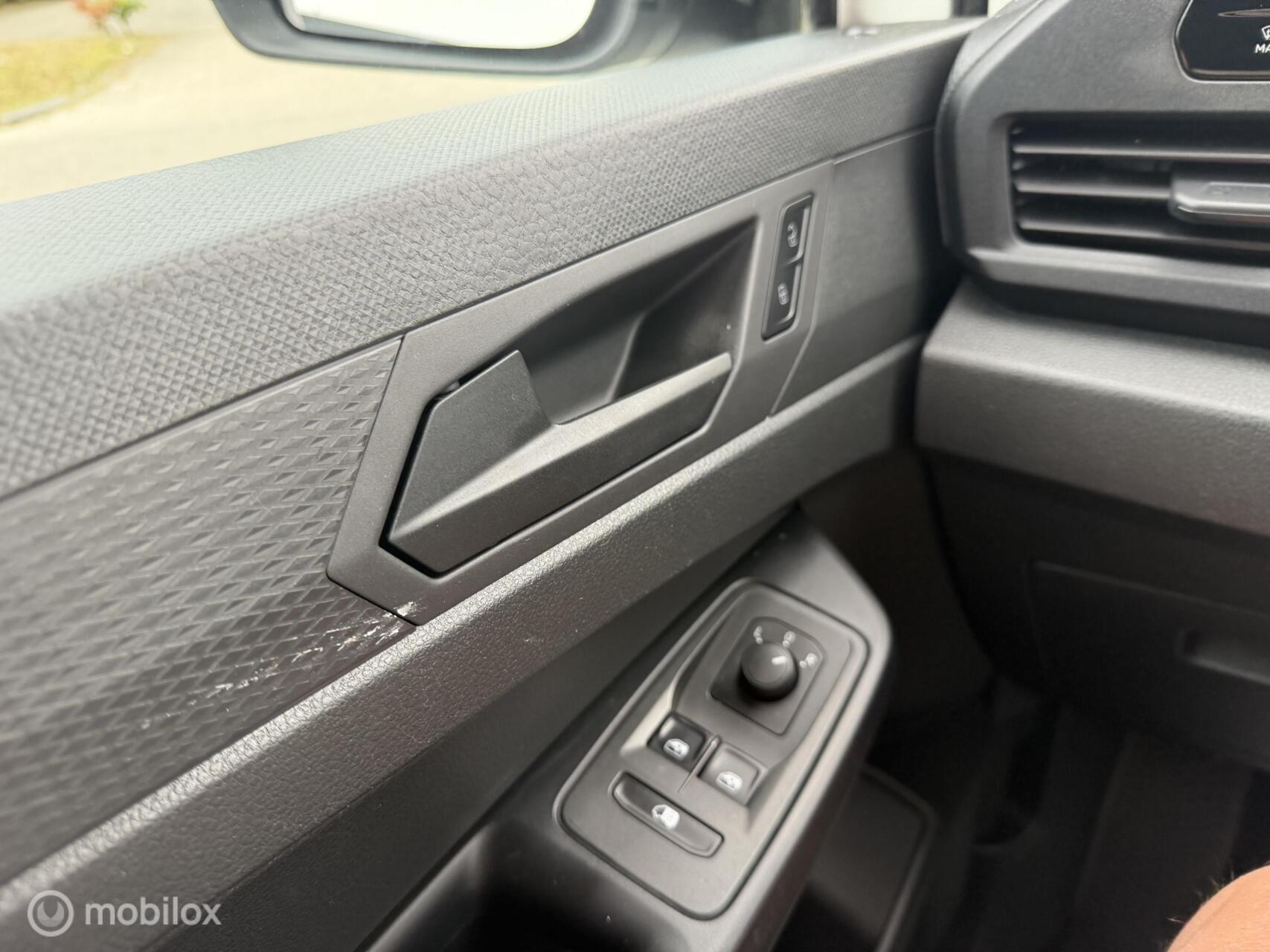 Foto van Volkswagen Caddy Modified Partition Wall