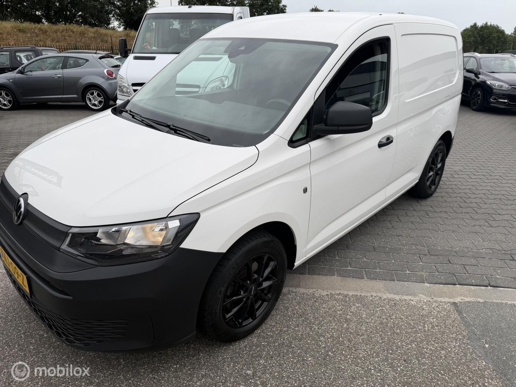 Foto van Volkswagen Caddy Modified Partition Wall