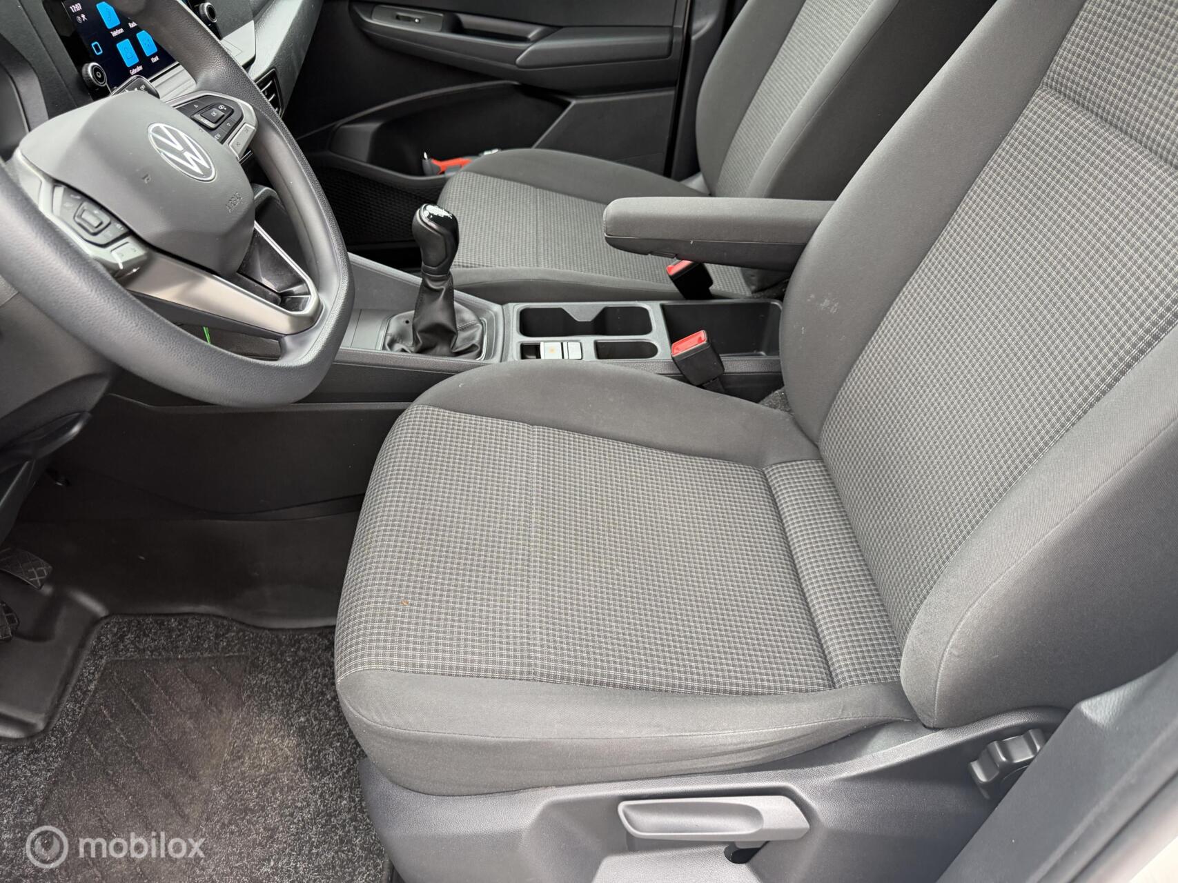 Foto van Volkswagen Caddy Modified Partition Wall