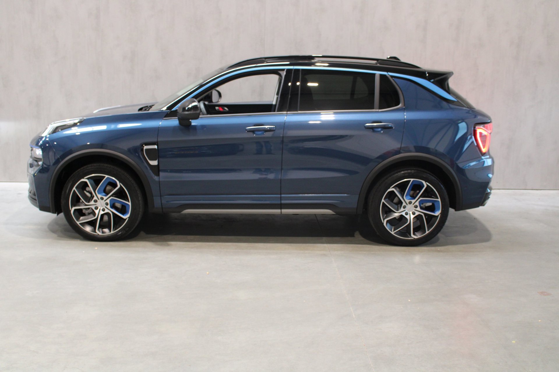 Foto van Lynk&co LYNK & Co 01