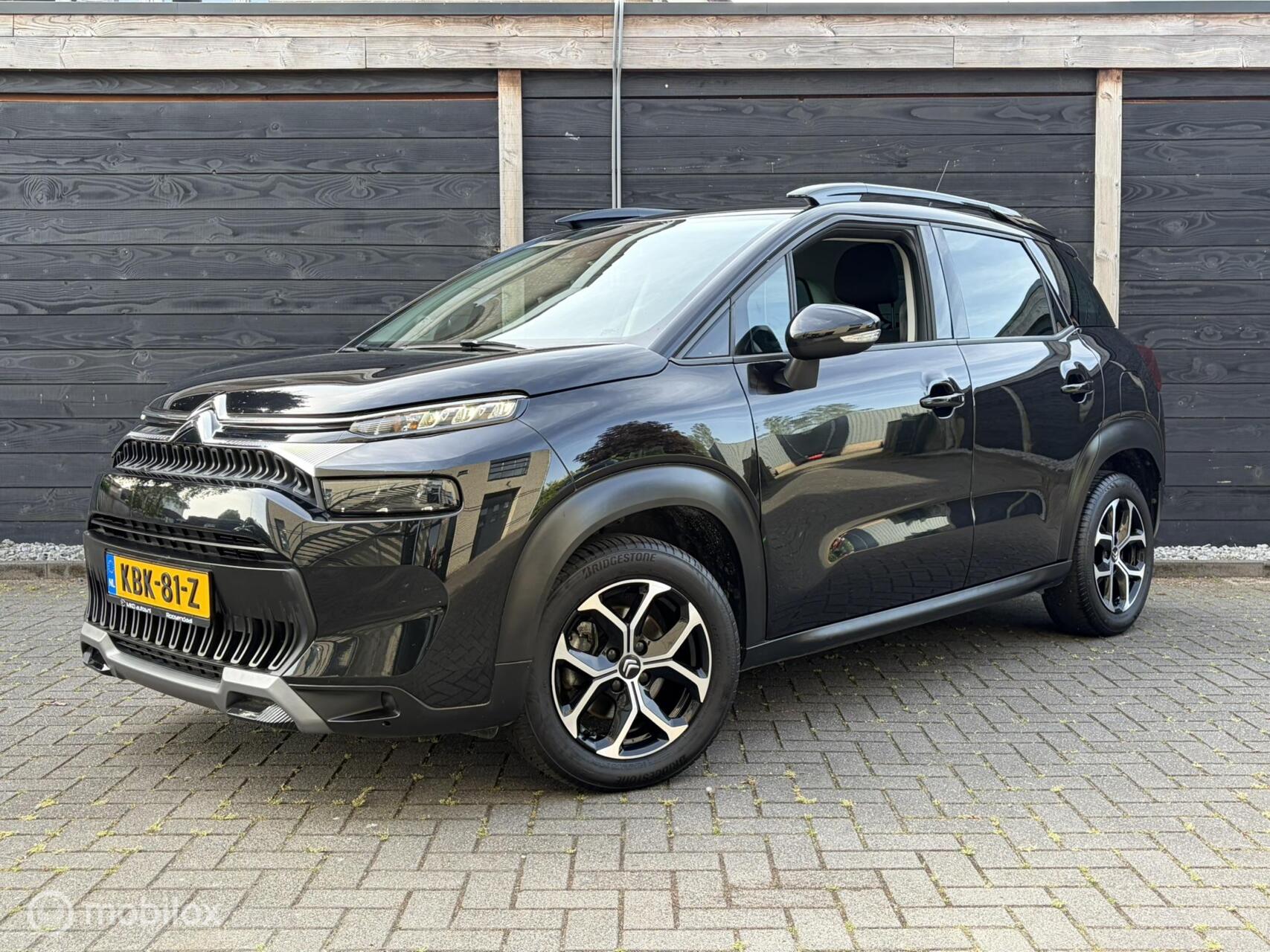 Citroen C3 Aircross 1.2 PureTech Plus 110 PK / FM NAV / 16" / Privacy glass / Carplay 2024 - voorkant