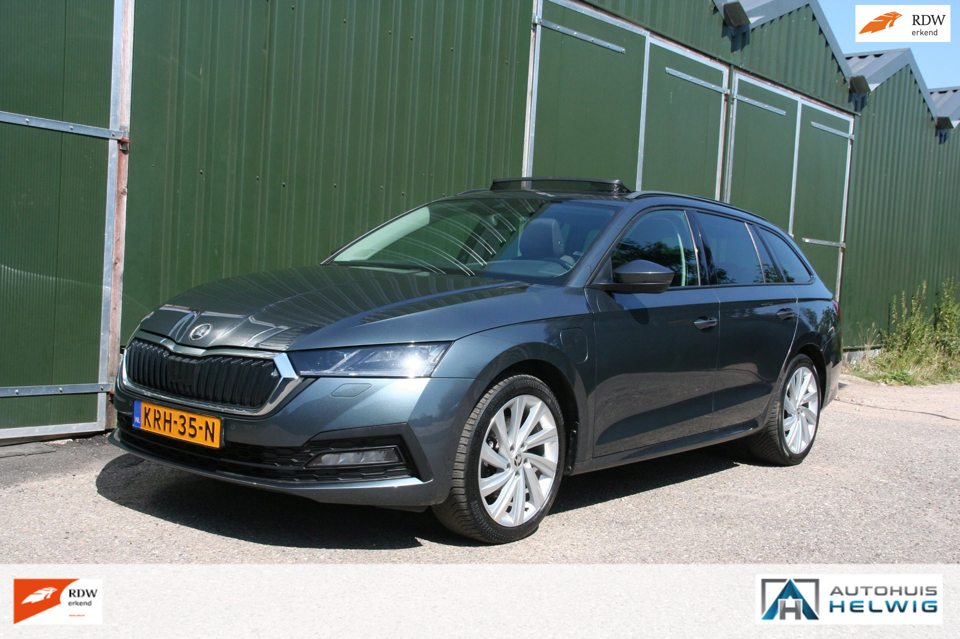 Skoda Octavia 1.4 TSI iV PHEV Business Edition Plus, PANORAMADAK, NAVIGATIE 2021 - voorkant