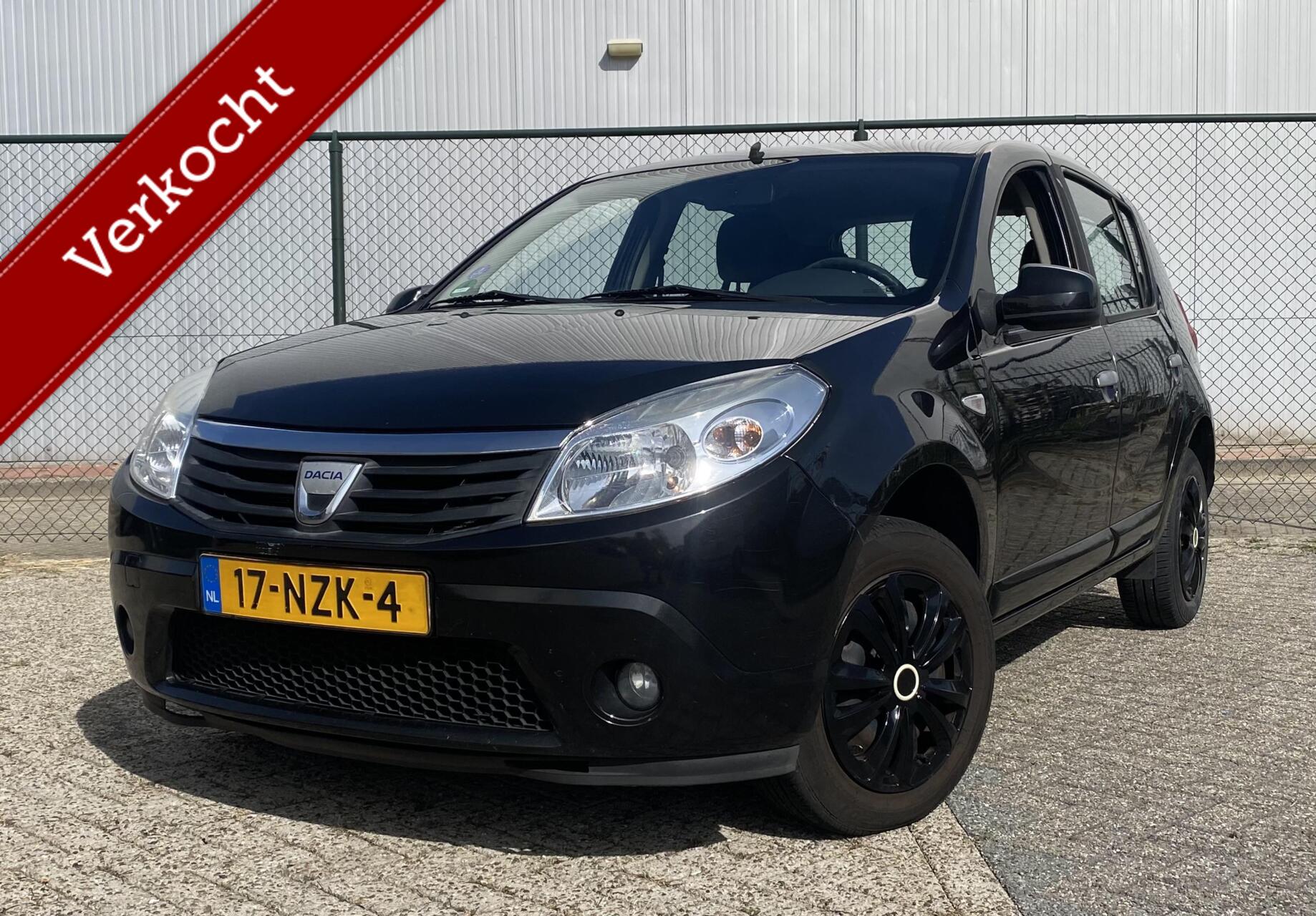 Dacia Sandero 1.2 Lauréate | Airco | Lage km NAP | 2011 - voorkant