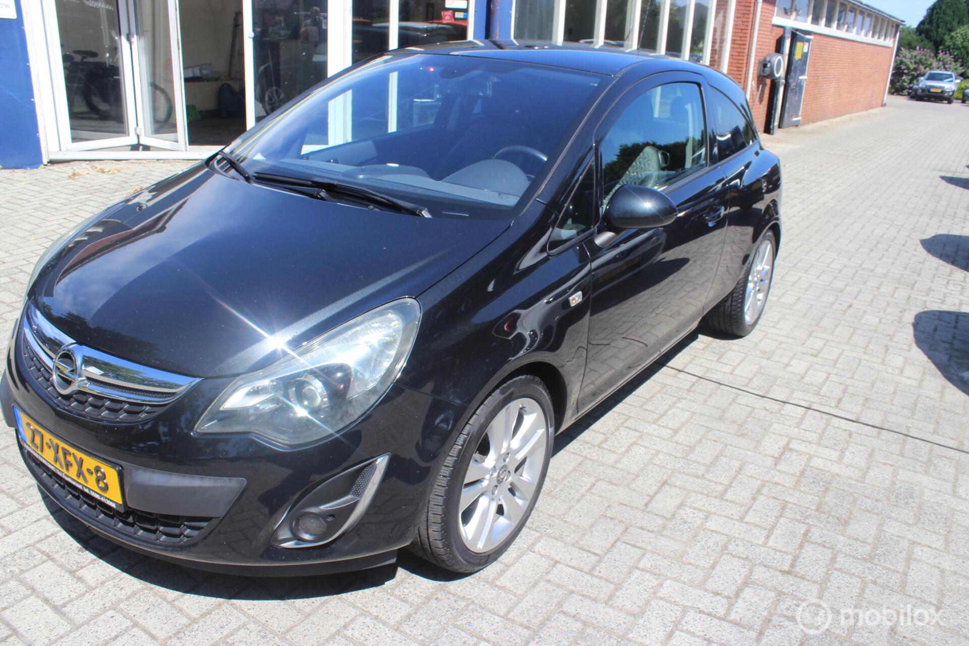 Opel Corsa 1.4-16V 2012 - voorkant