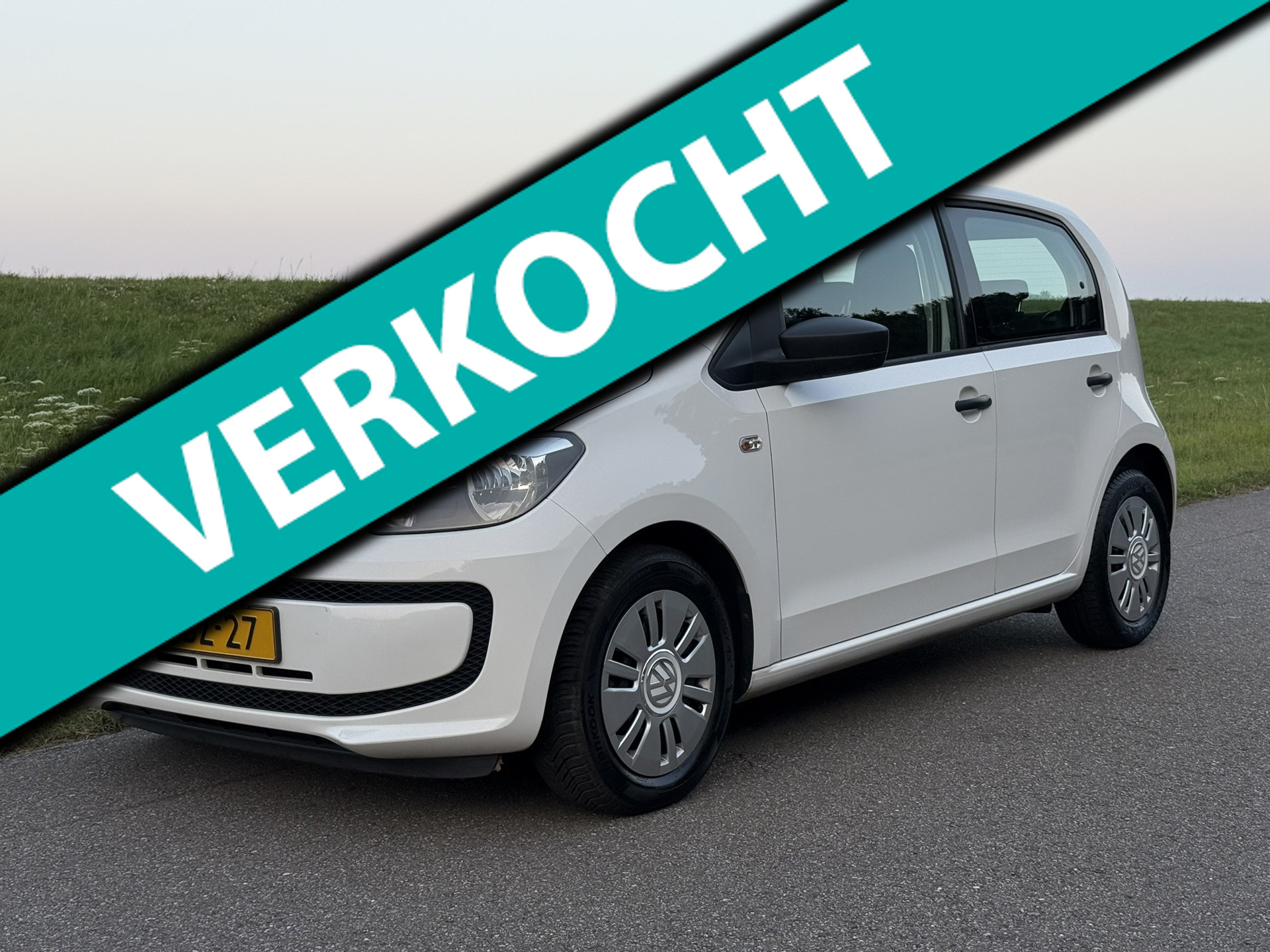 Volkswagen Up 1.0 take up! BlueMotion | Airco | Dealer onderhouden | NAP 2015 - voorkant