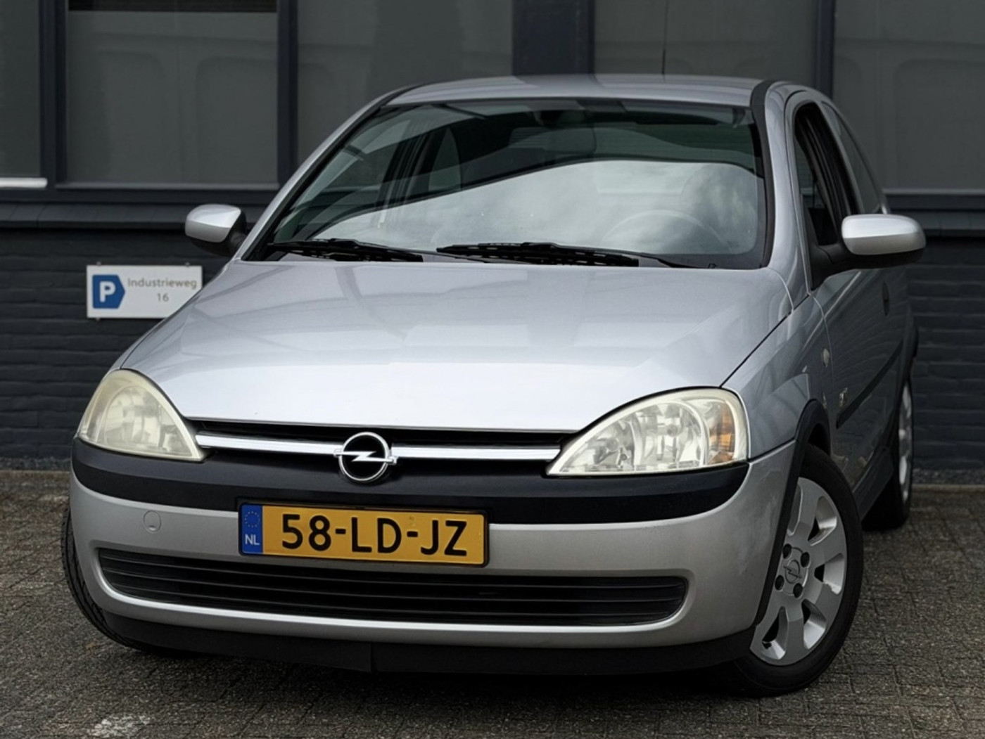 Opel Corsa-c 1.2-16V Sport |Stuurbkr |Nieuwe APK |NAP 2002 - voorkant