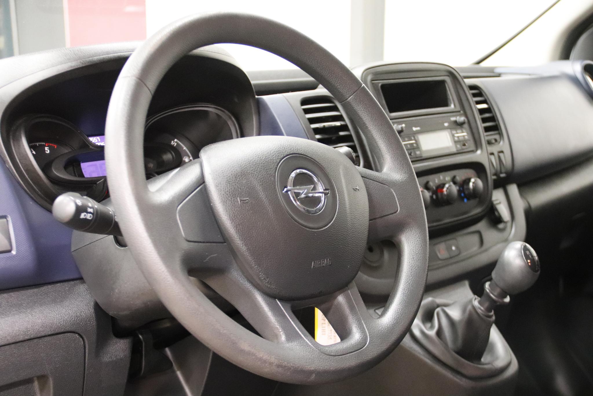 Foto van Opel Vivaro-b