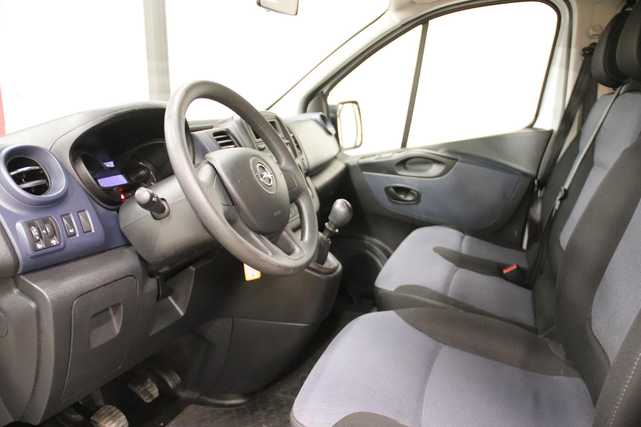 Foto van Opel Vivaro-b