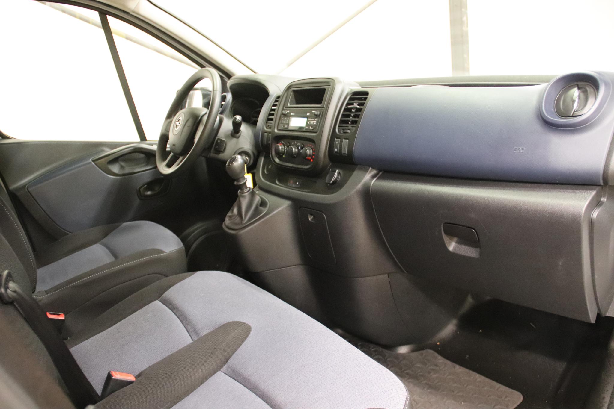 Foto van Opel Vivaro-b