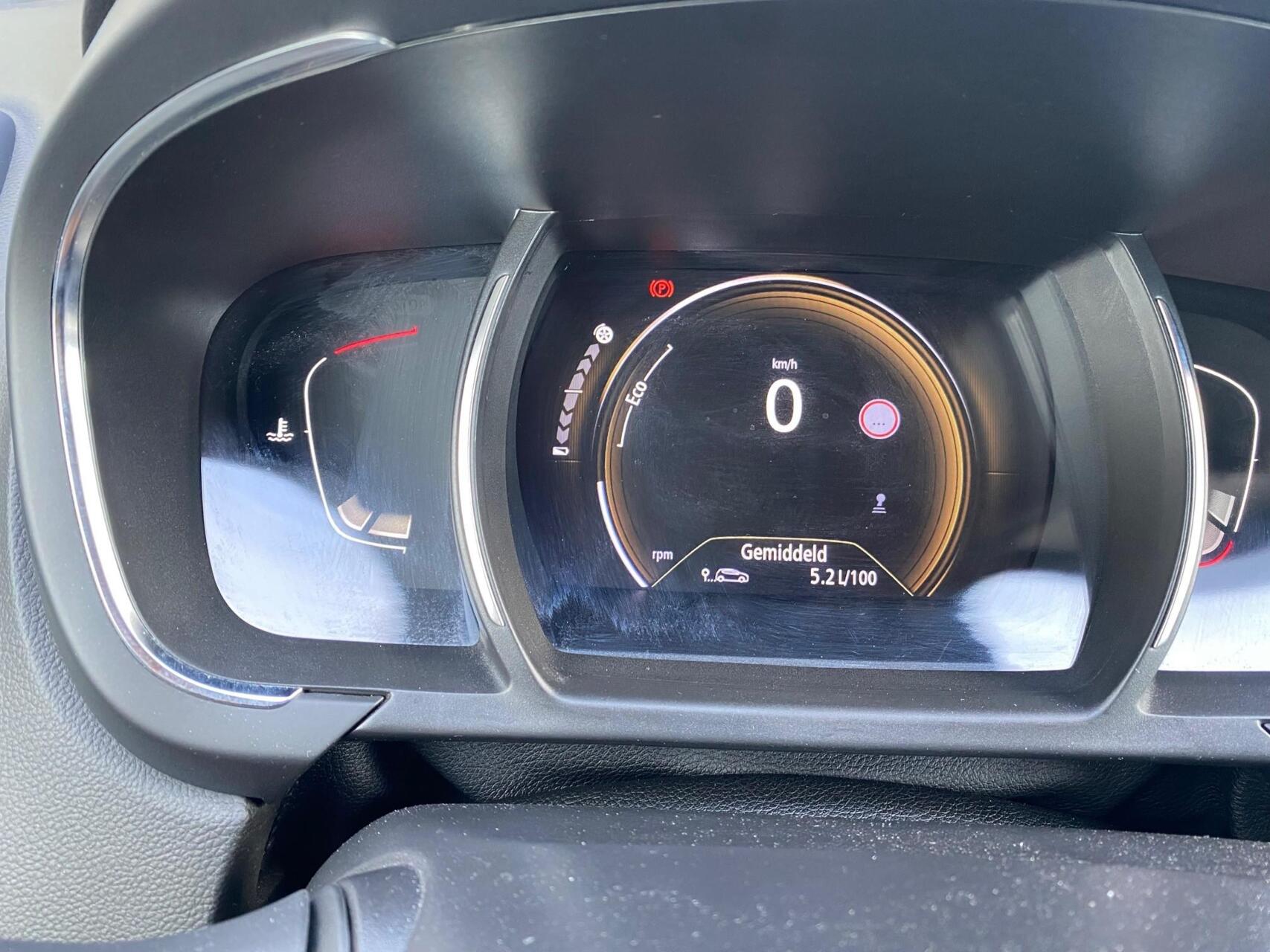 Foto van Renault Scenic Hybrid Assist