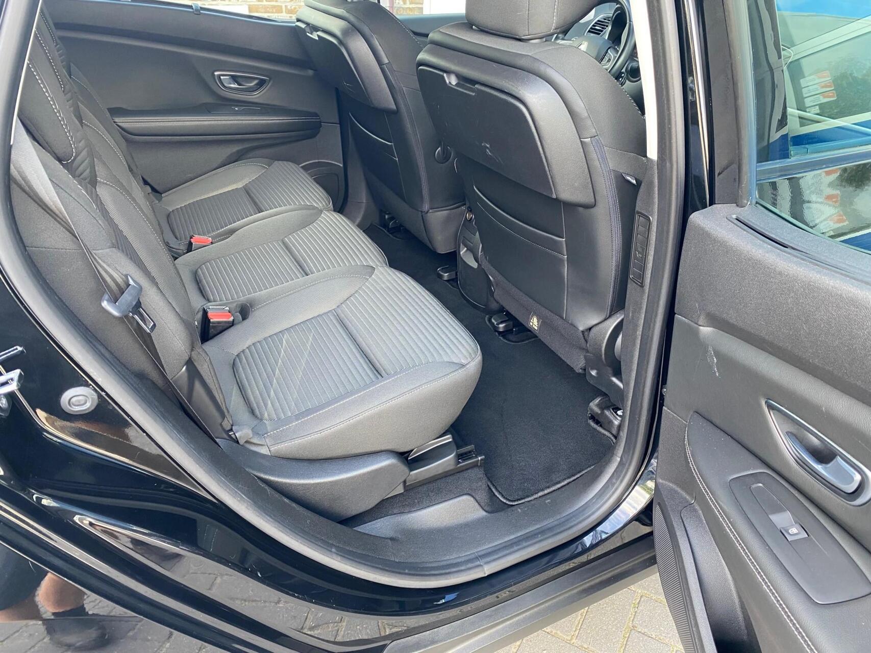 Foto van Renault Scenic Hybrid Assist