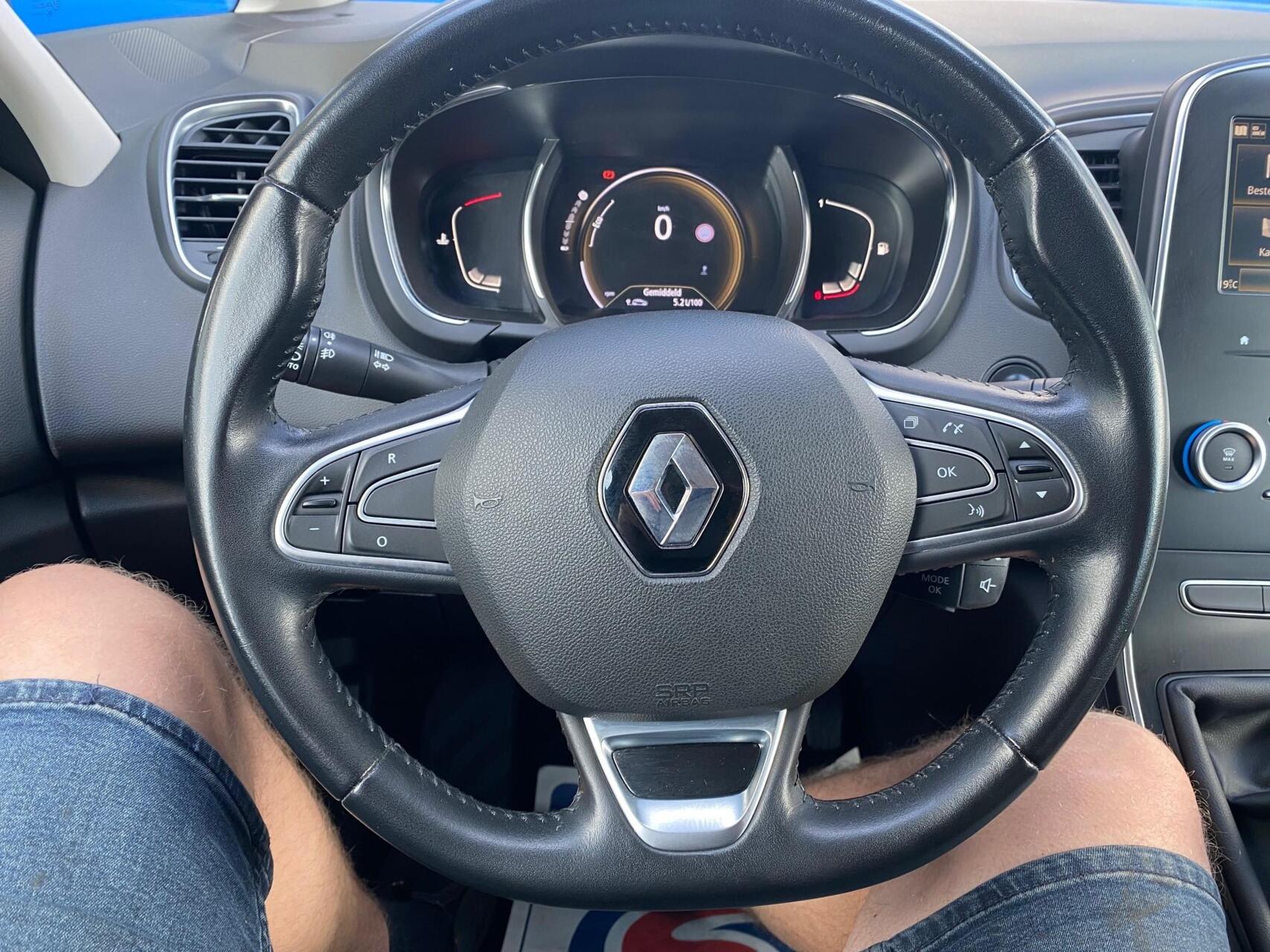 Foto van Renault Scenic Hybrid Assist