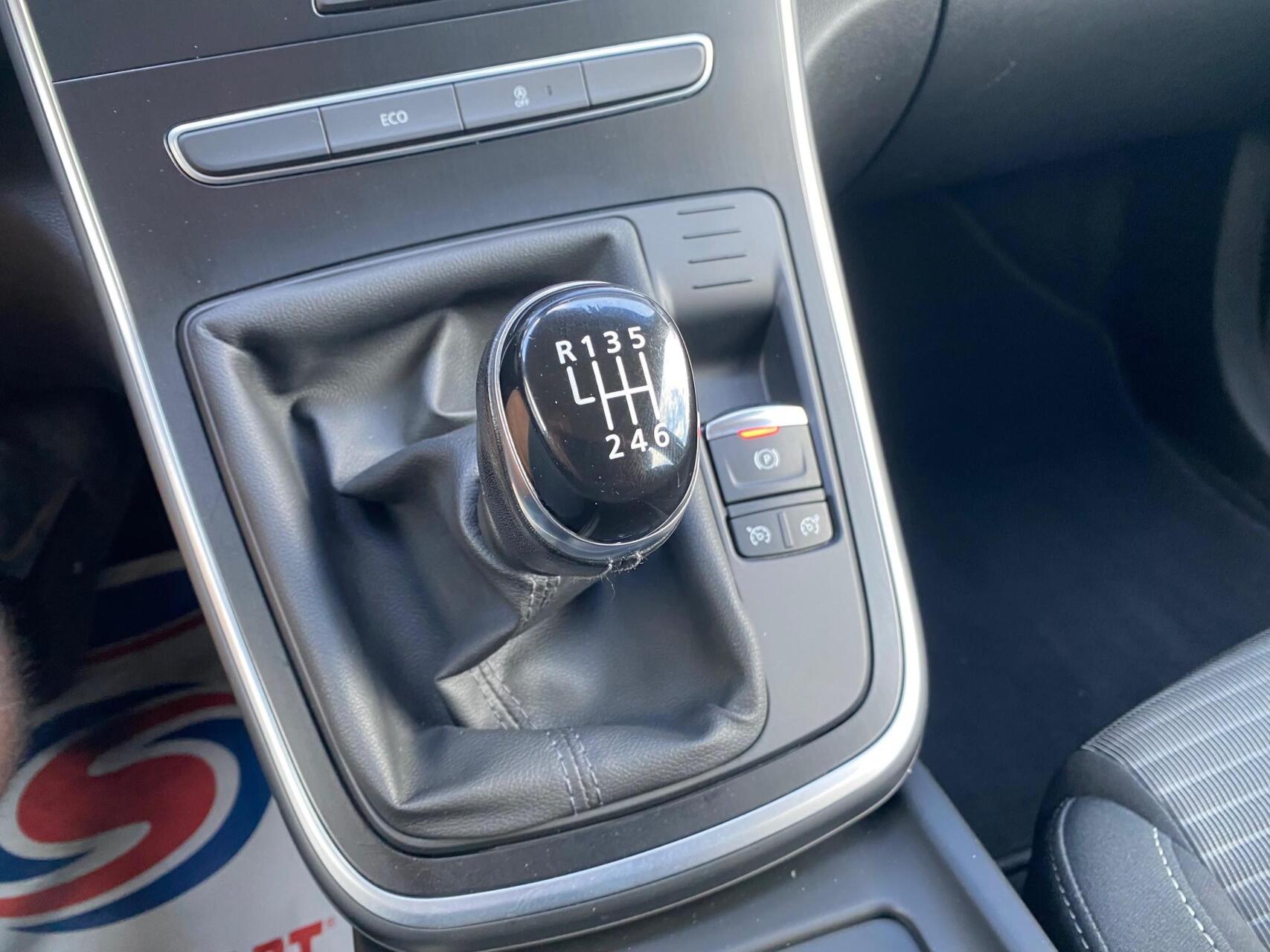 Foto van Renault Scenic Hybrid Assist