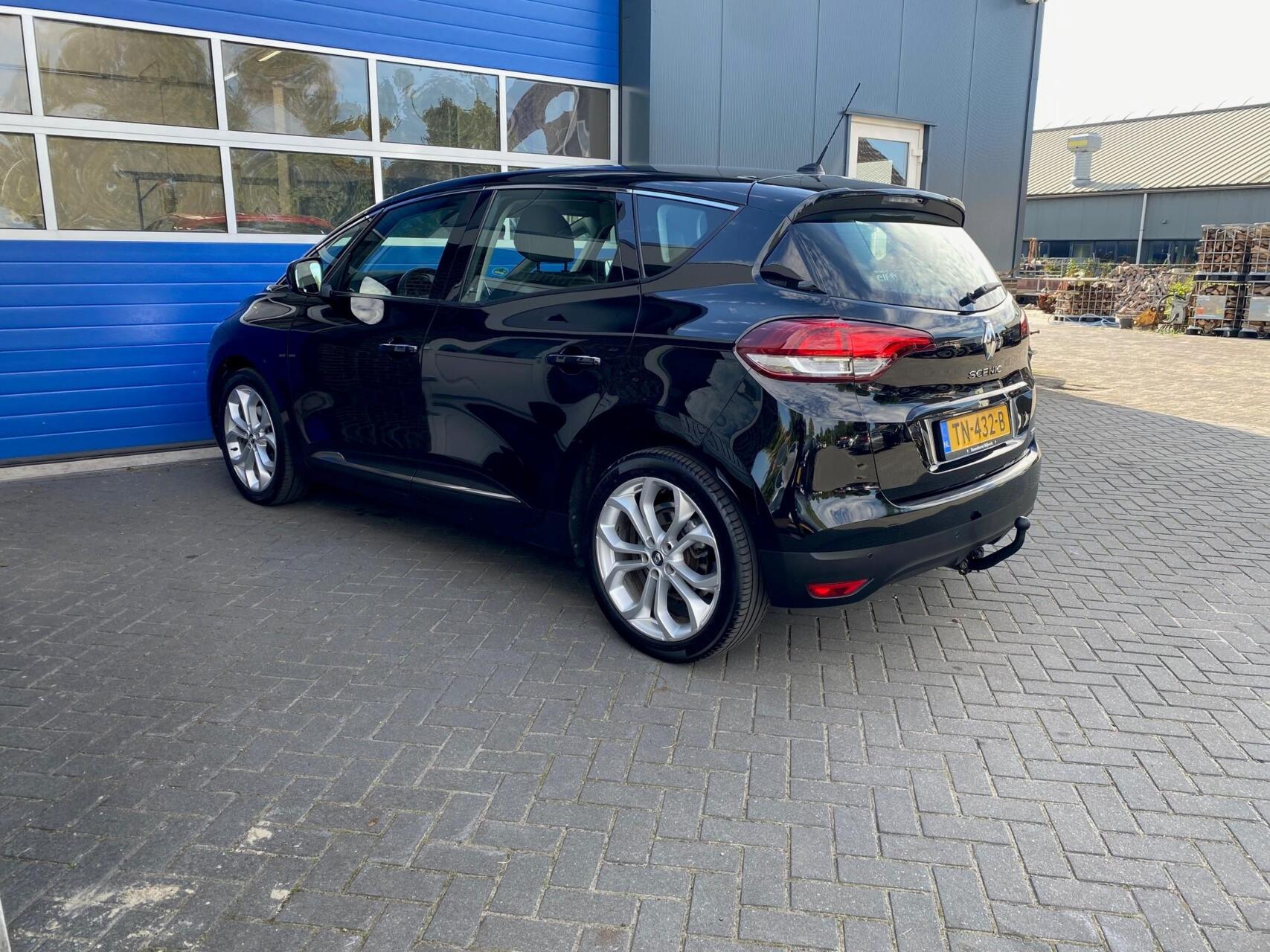 Foto van Renault Scenic Hybrid Assist