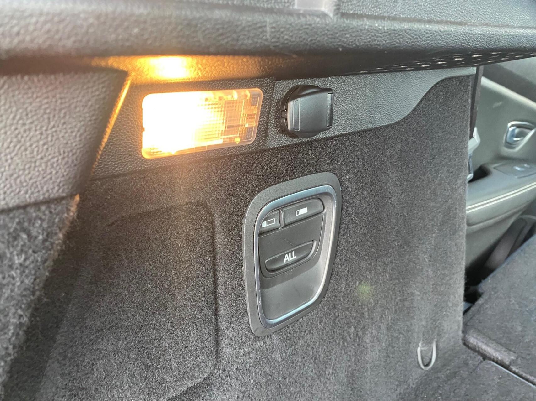 Foto van Renault Scenic Hybrid Assist