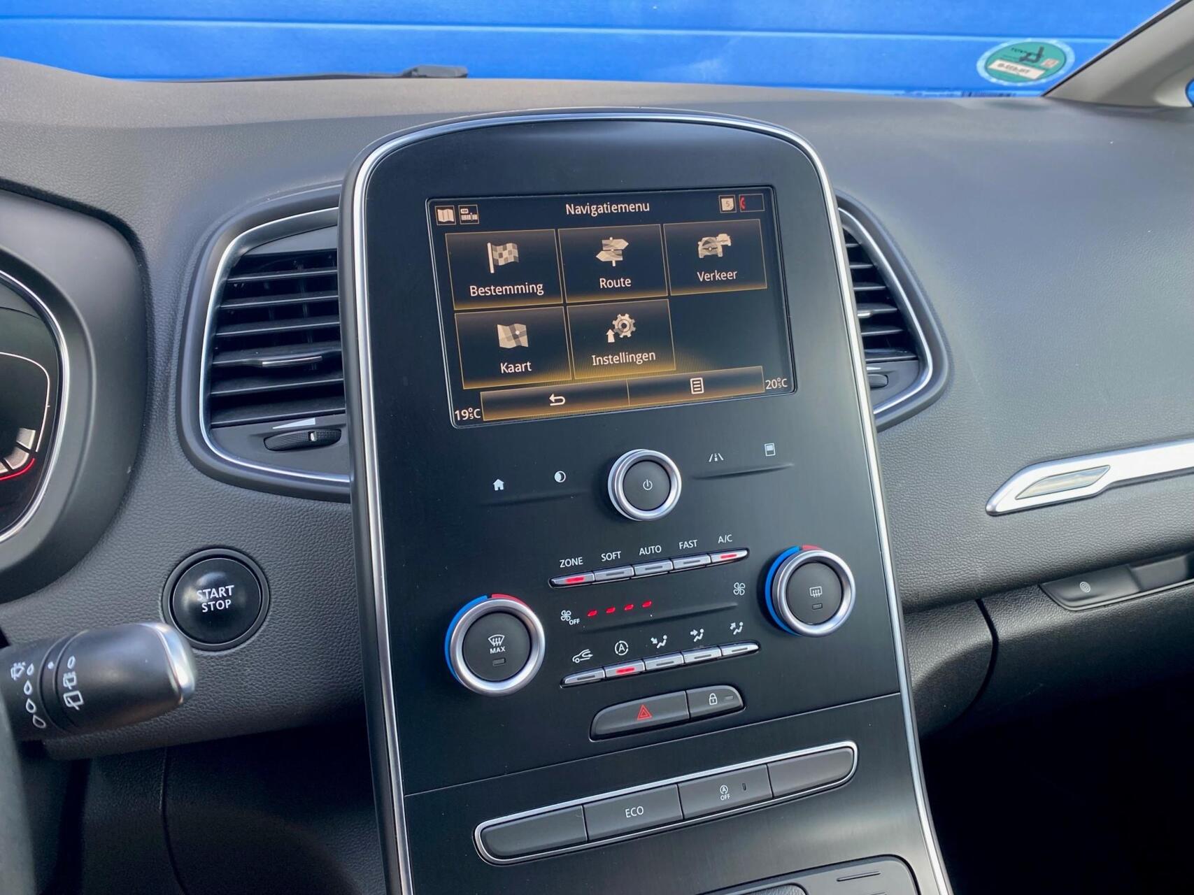Foto van Renault Scenic Hybrid Assist