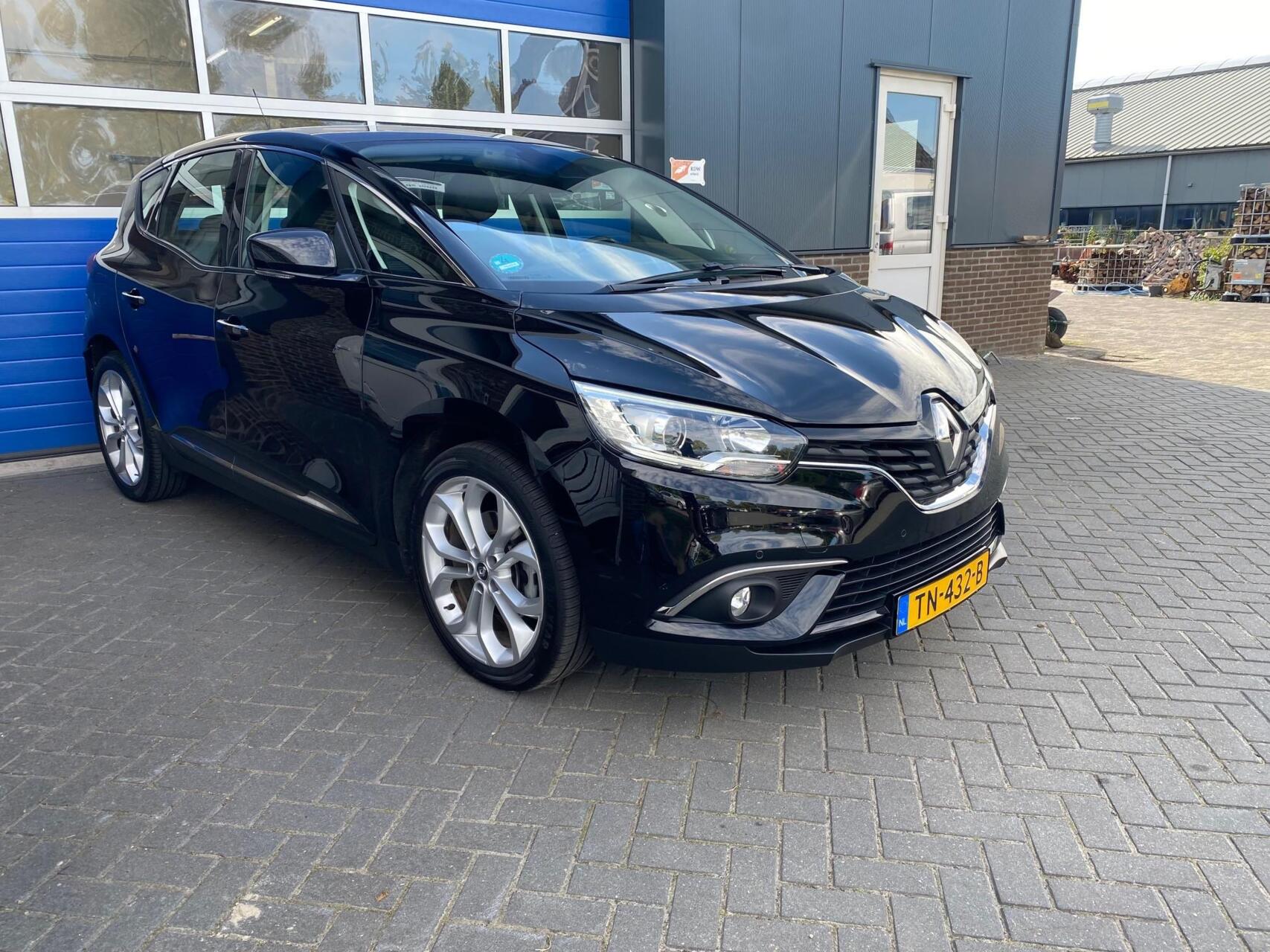 Foto van Renault Scenic Hybrid Assist
