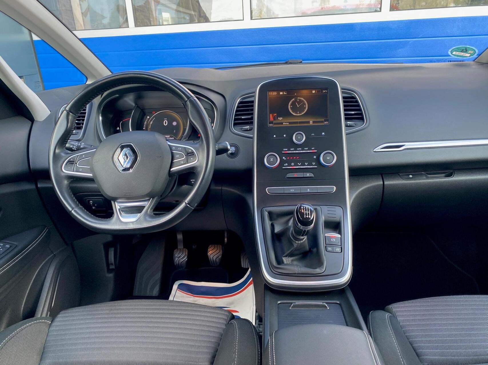Foto van Renault Scenic Hybrid Assist