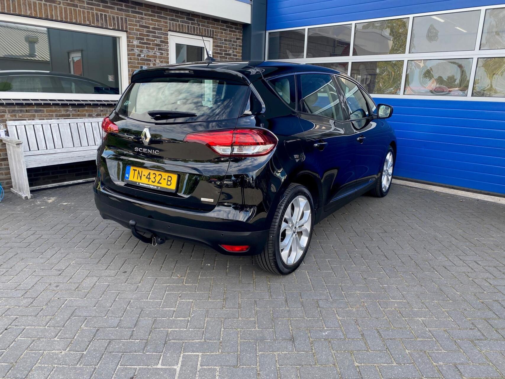 Foto van Renault Scenic Hybrid Assist