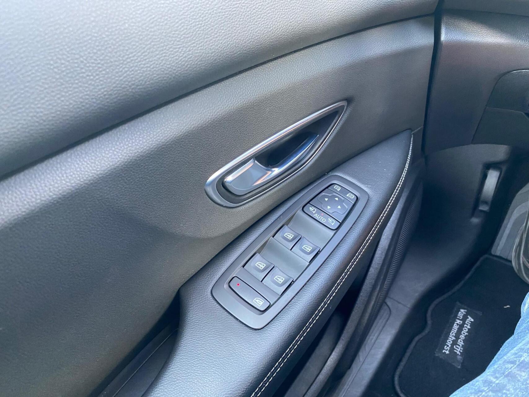 Foto van Renault Scenic Hybrid Assist