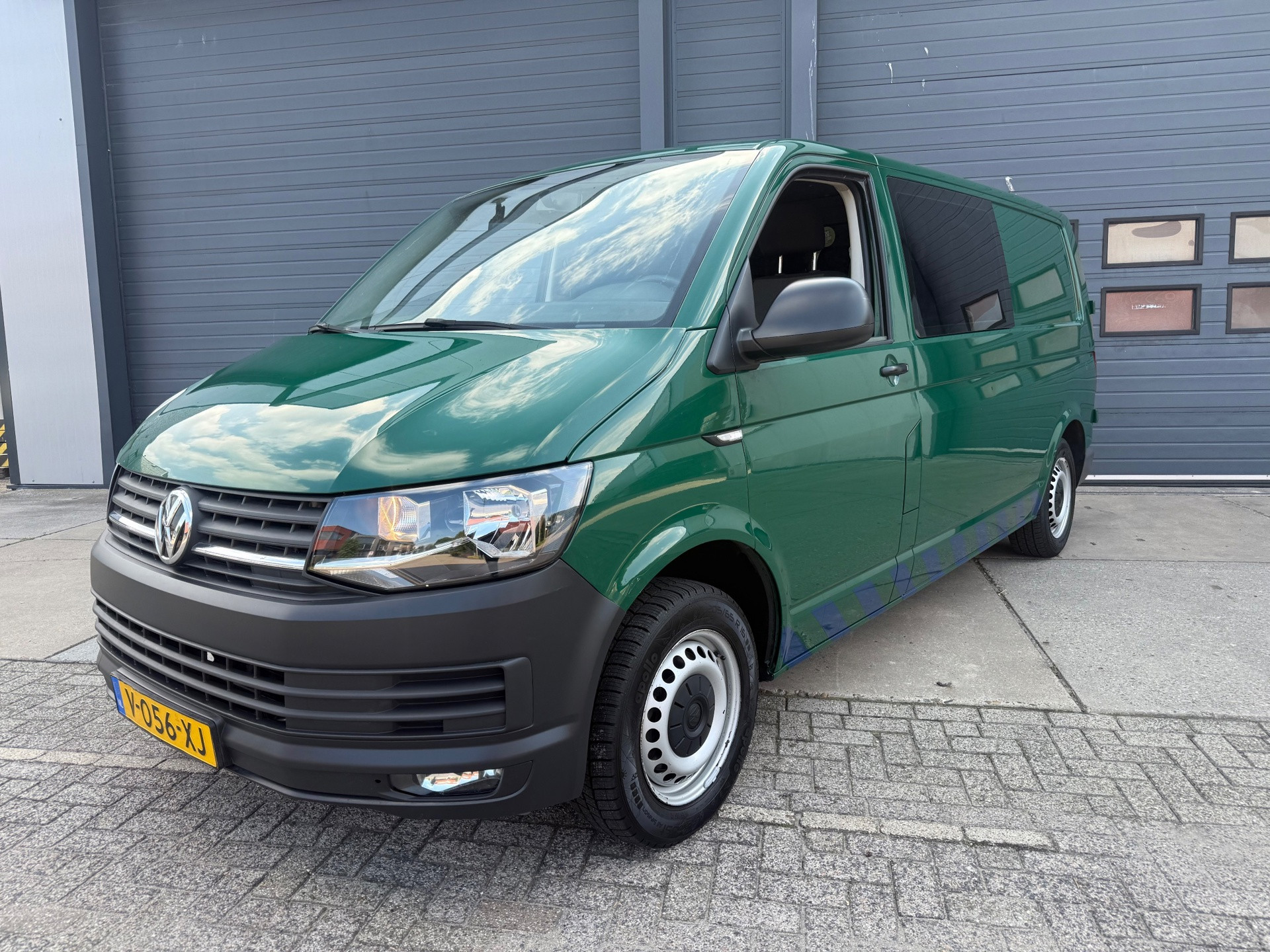 Volkswagen Transporter 2.0 TDI 150 PK L2H1 2019 - voorkant