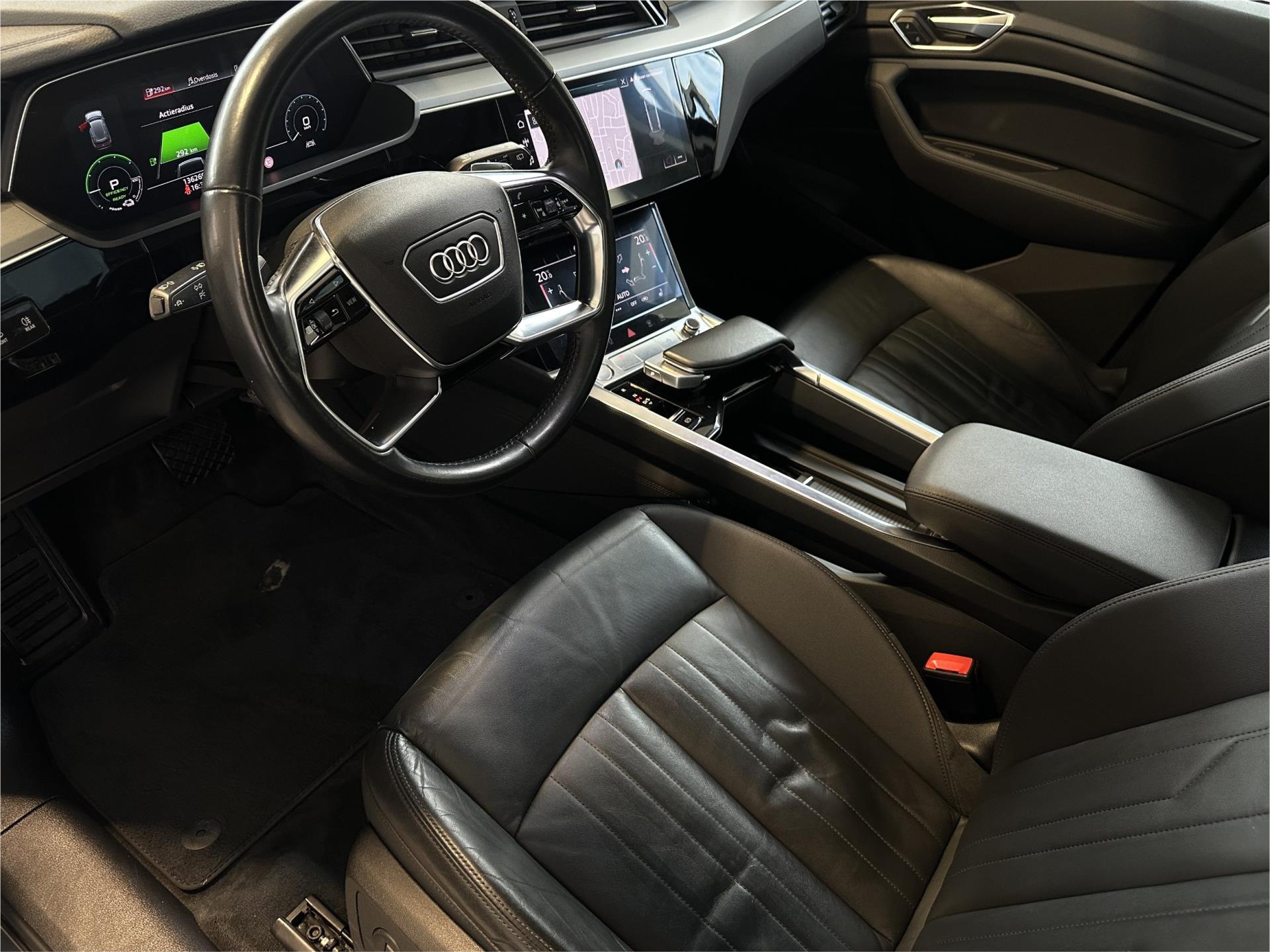Foto van Audi E-tron