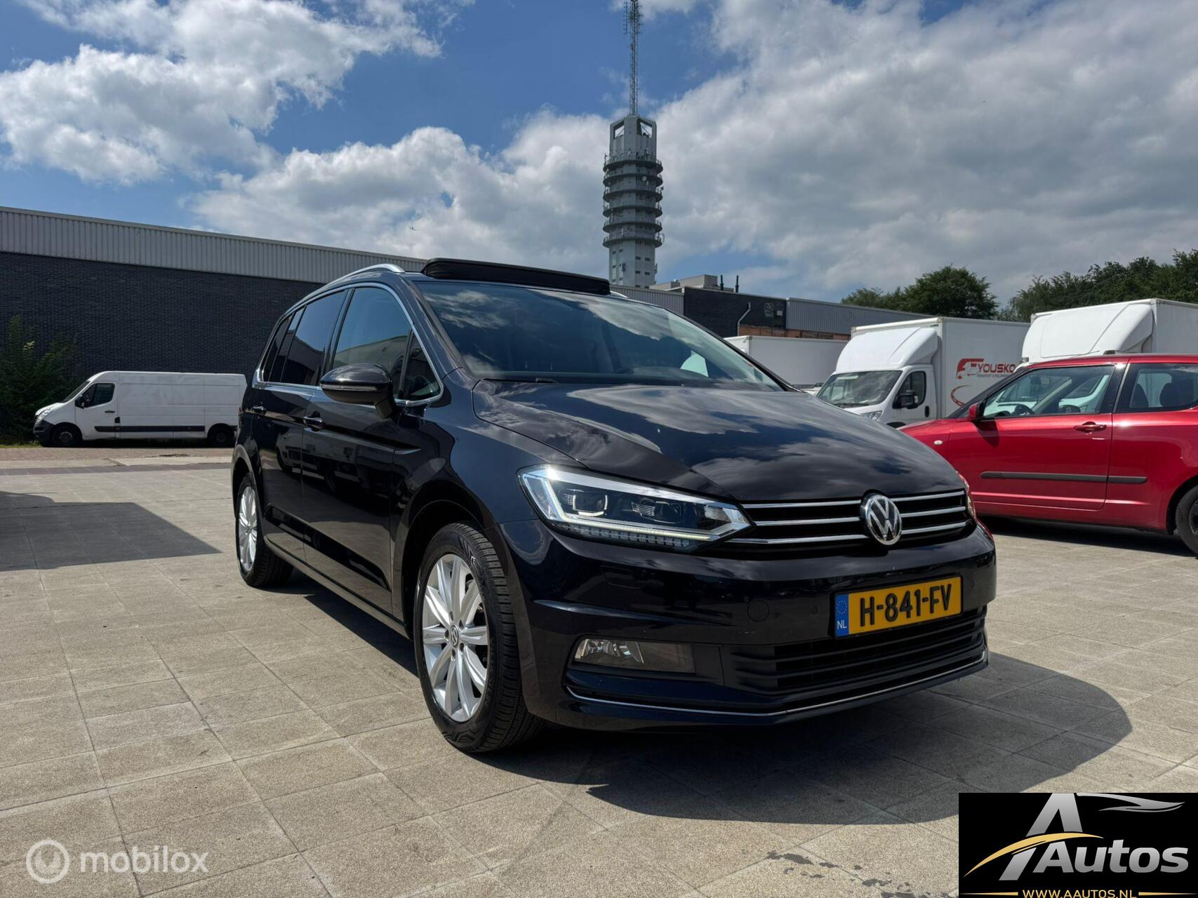 Volkswagen Touran 1.5 TSI Highline 7p - Pano - DSG - LED - 2019 - voorkant