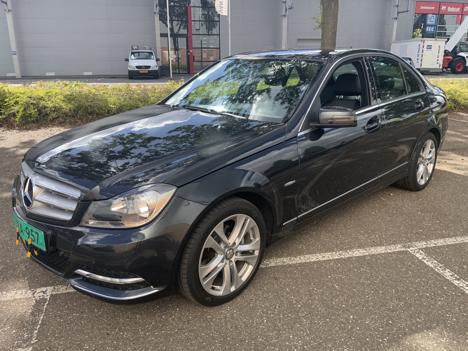 Mercedes-Benz C 180 180 Business Class Avantgarde (TREKHAAK AFNEEMBAAR, CRUISE CONTROL, ELEKTR STOELEN, PARKEERSENSOREN) 2012 - voorkant