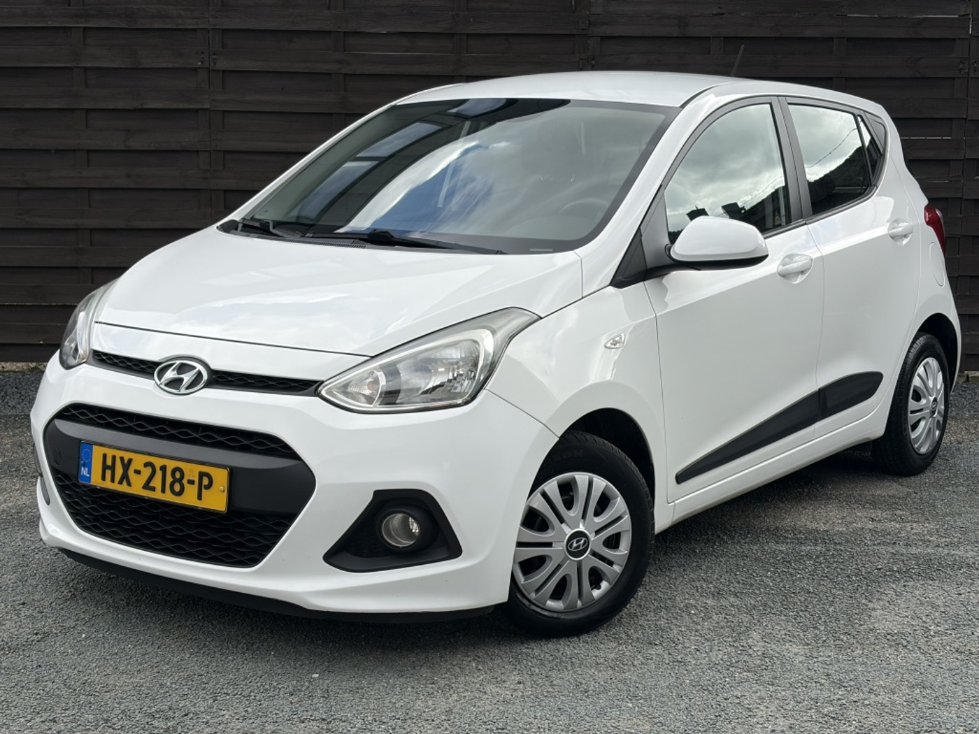 Hyundai I10 1.0i i-Motion Comfort / Clima / Cruise / NAP 2016 - voorkant