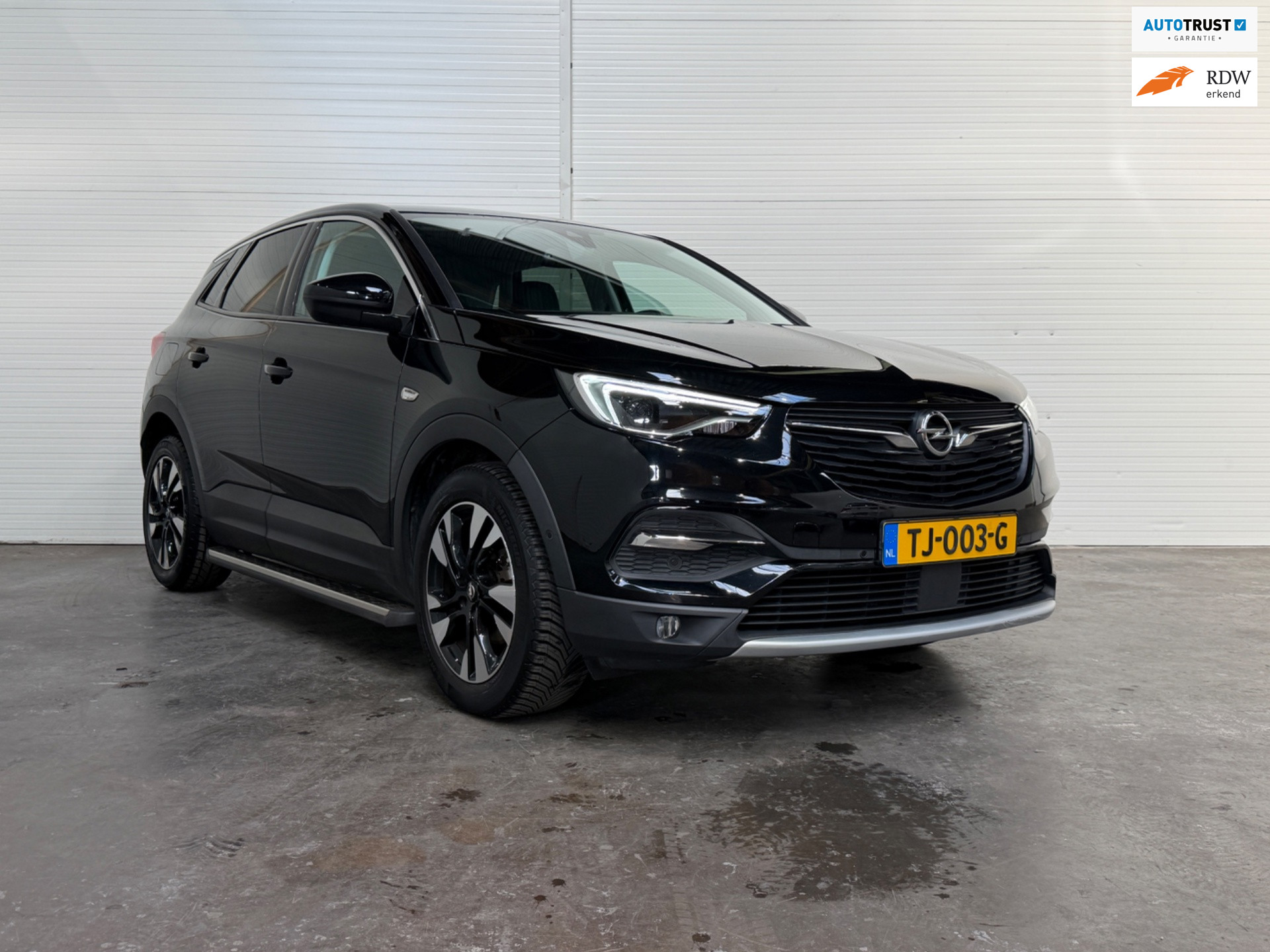 Opel Grandland X 1.2 Turbo Innovation Apple CarPlay / Leer/ Geventileerde stoelen / Trekhaak / Keyless 2018 - voorkant
