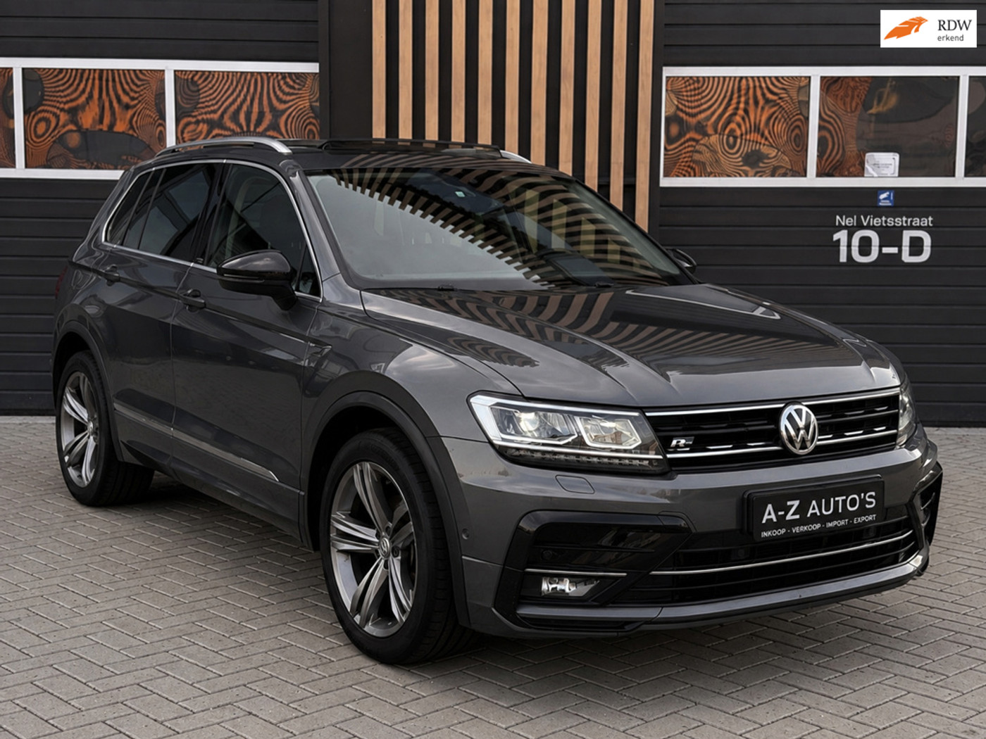 Volkswagen Tiguan R-Line 1.5 / PANO / DSG / IQ DRIVE / VOL! 2019 - voorkant