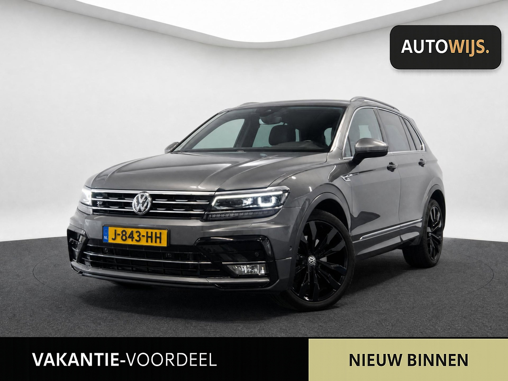 Volkswagen Tiguan 2.0 TSI 4Motion Highline|PANO|LEDER|AUT|180PK|3x R-LINE|DIGIDASH 2016 - voorkant