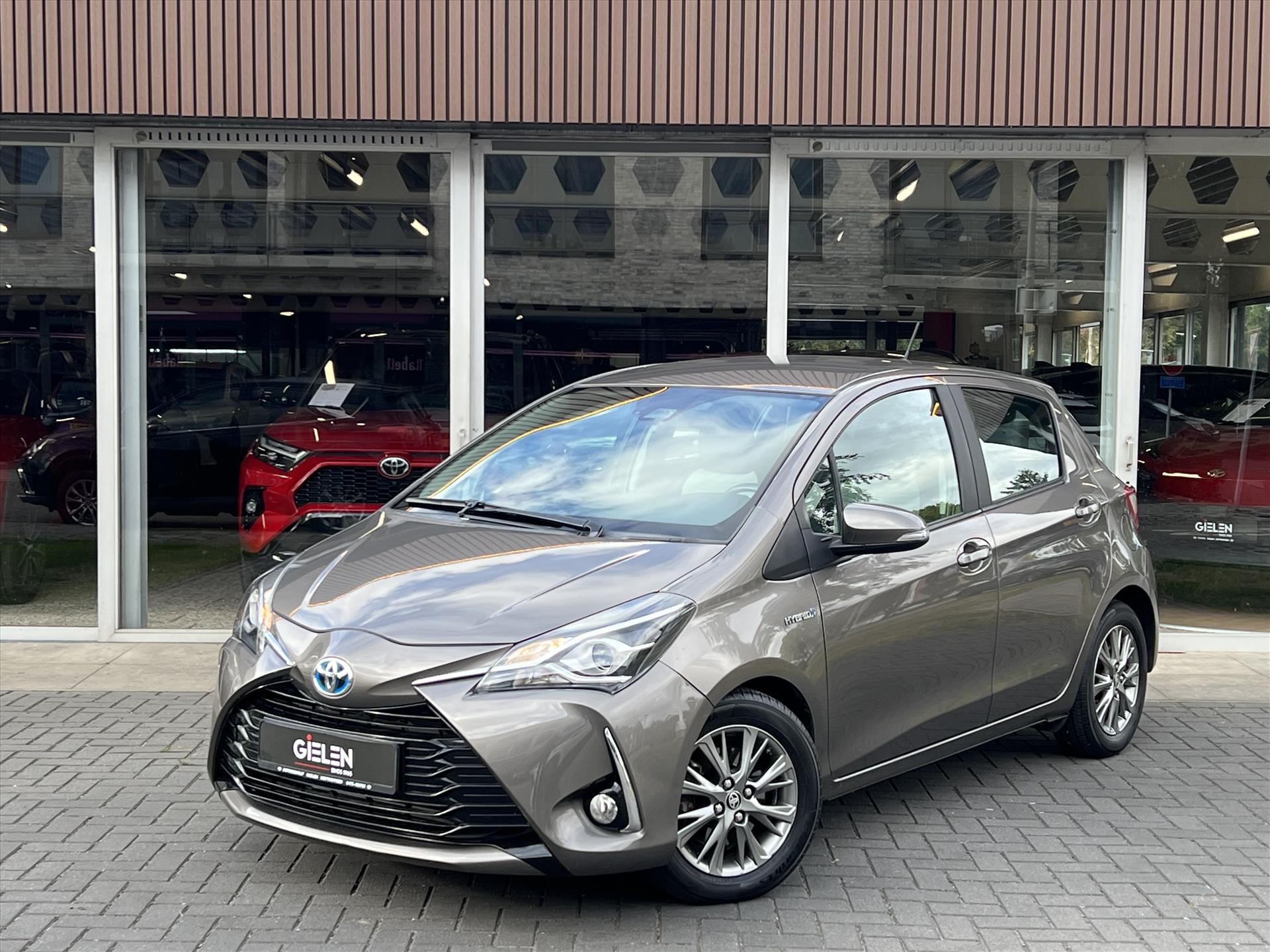 Toyota Toyota Yaris Hybrid 1.5 Hybrid Dynamic | Stoelverwarming, Lichtmetalen velgen, Cruise control, Safety sense, Parkeercamera 2018 - voorkant